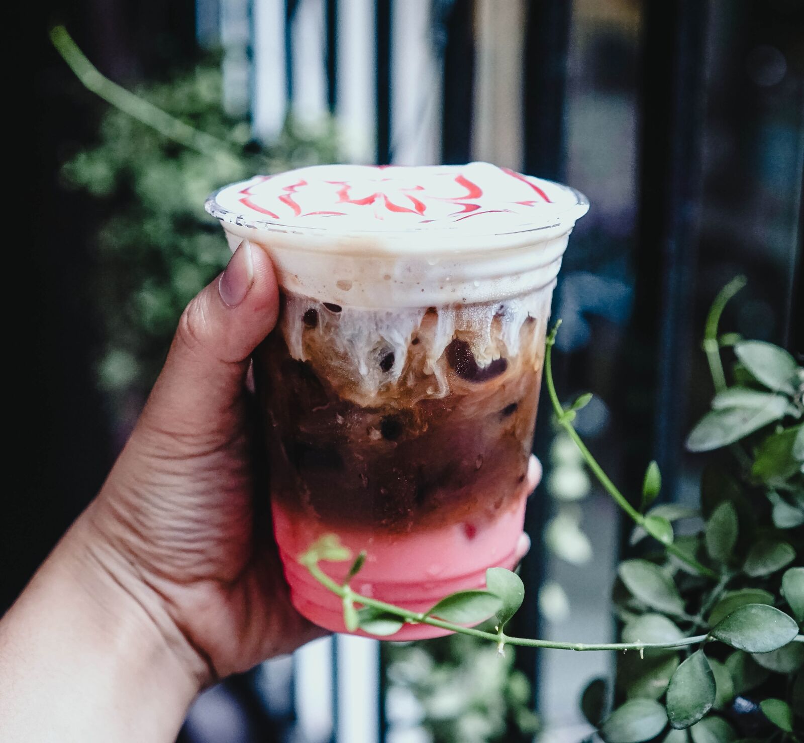 Sony FE 28mm F2 sample photo. Latte, coffee, sauce photography