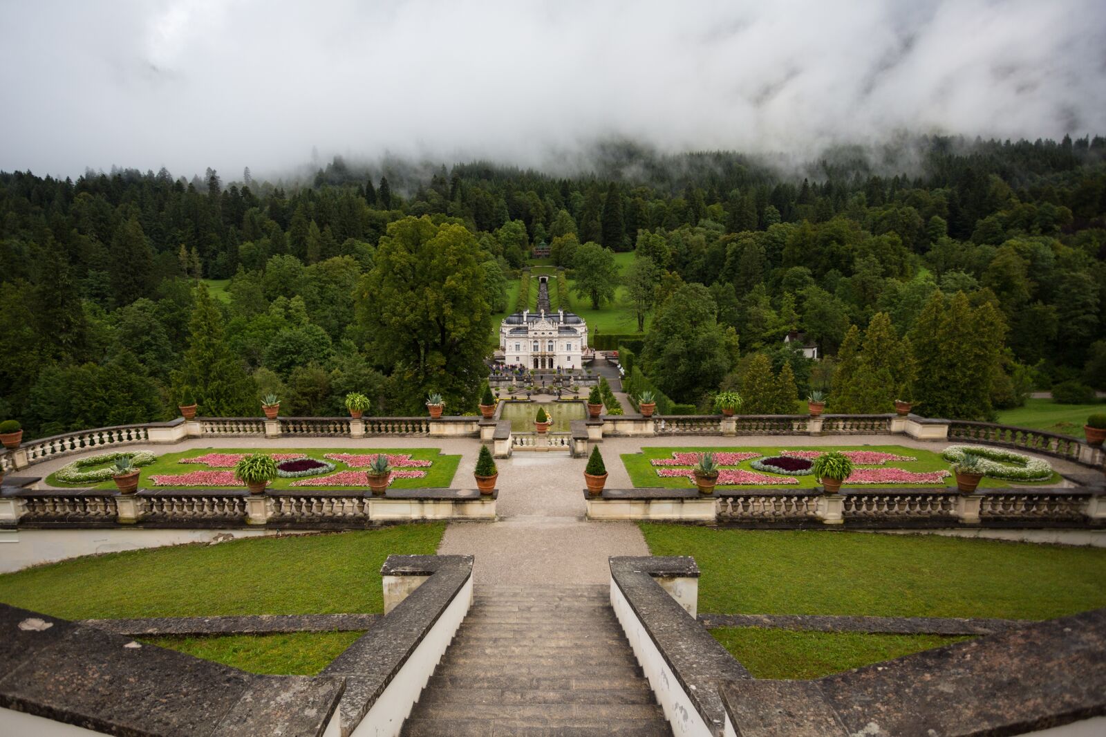 Canon EF 17-40mm F4L USM sample photo. Linderhof, palace, architecture photography