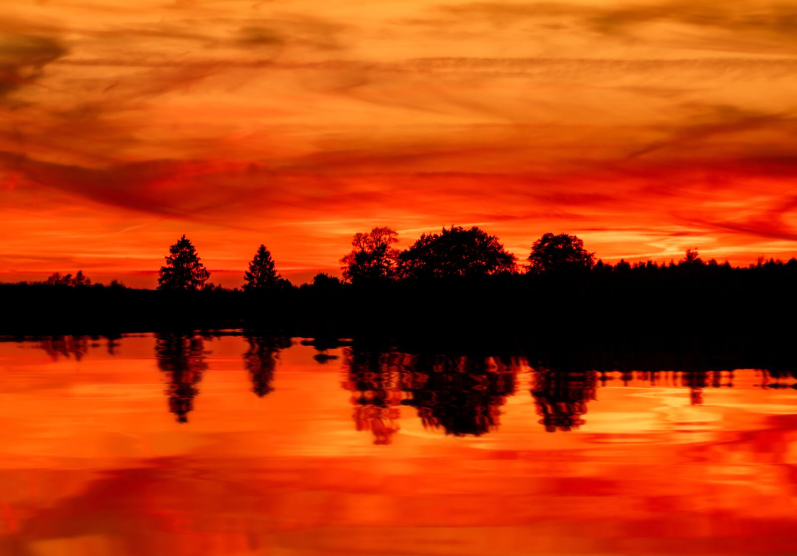 Canon EOS 750D (EOS Rebel T6i / EOS Kiss X8i) sample photo. Sunset, setting sun, mirroring photography