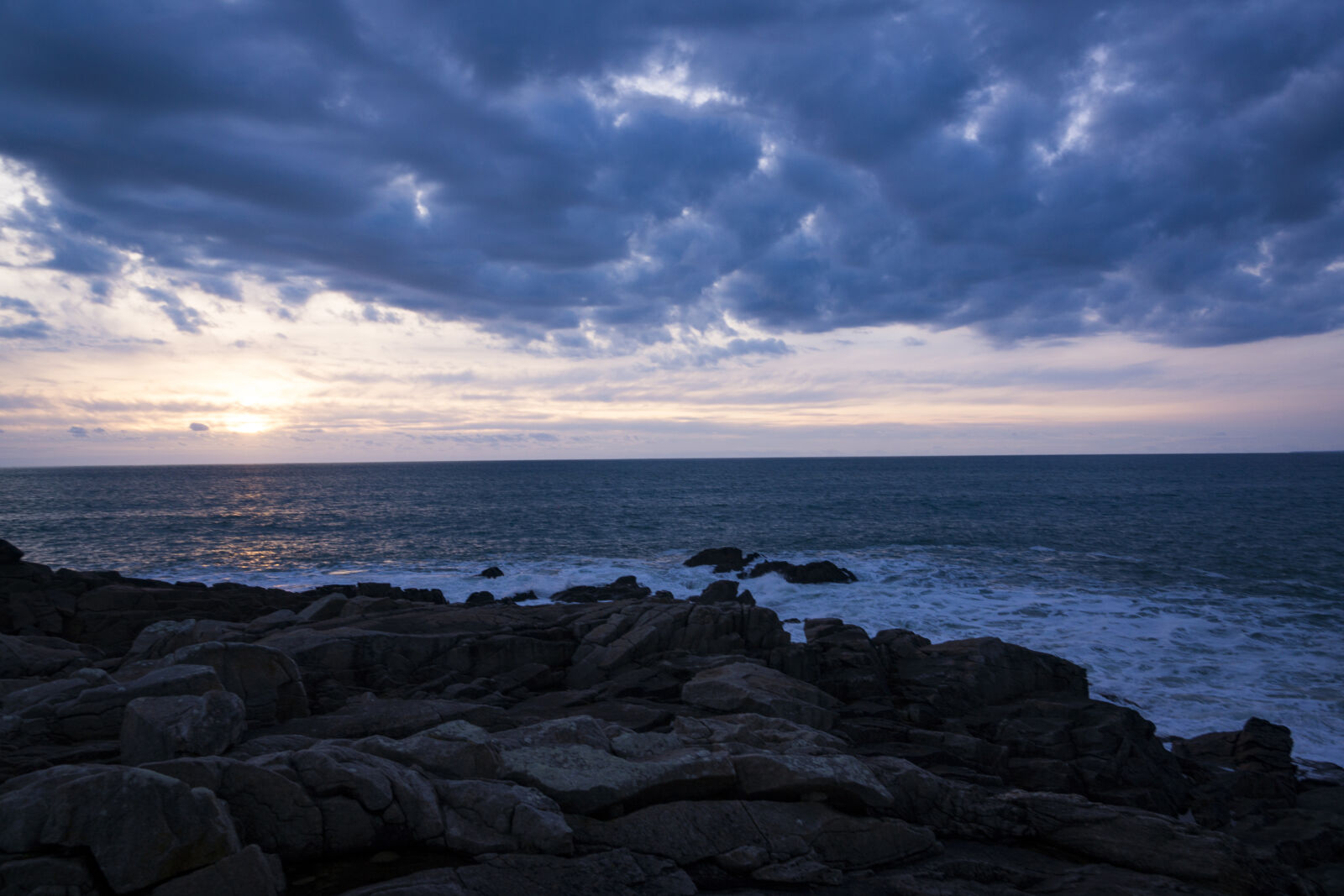 Sony DT 18-250mm F3.5-6.3 sample photo. Clouds, landscape, ocean, rocks photography