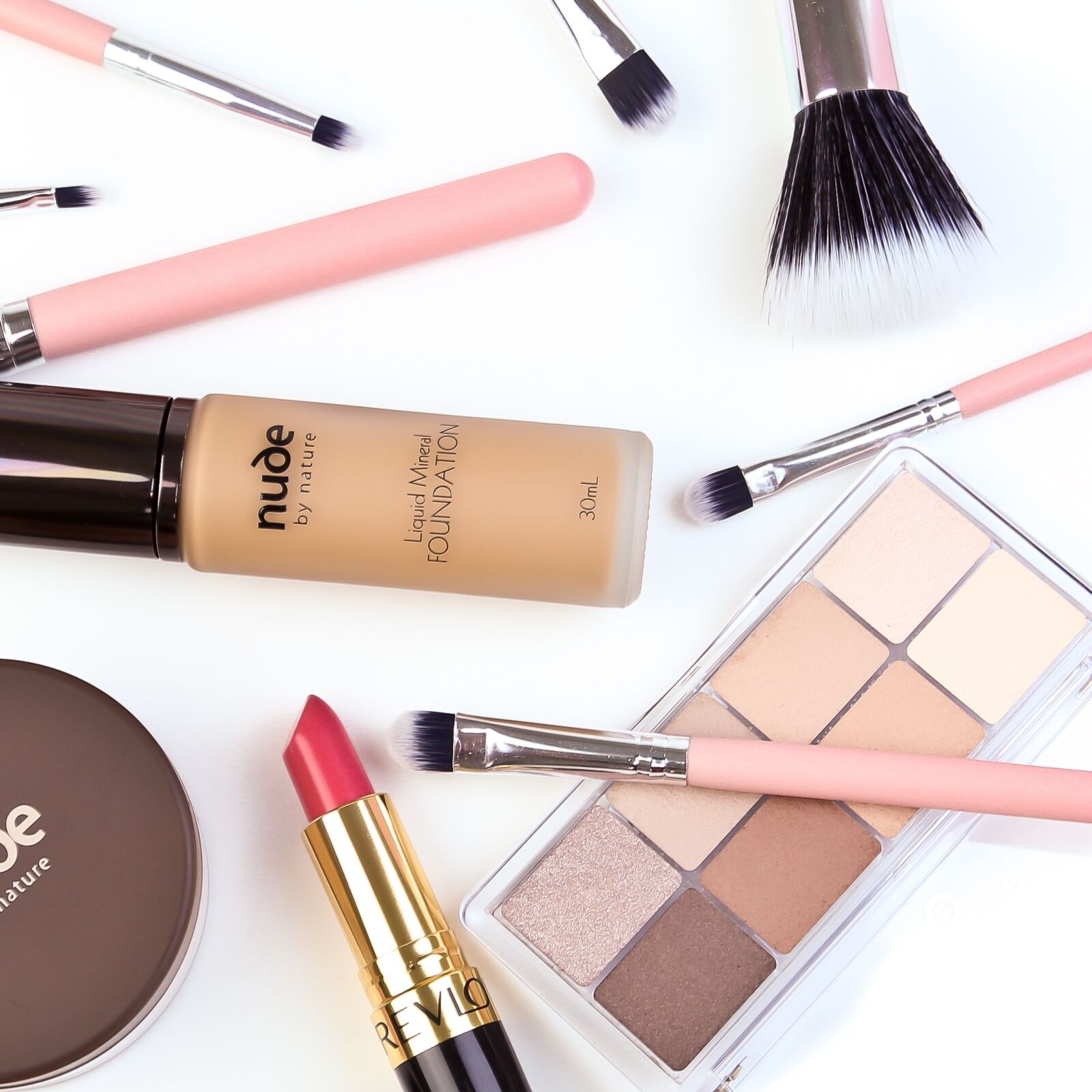 Canon EOS 6D + Canon EF 24-105mm F4L IS USM sample photo. Cosmetics, tools, lipstick photography
