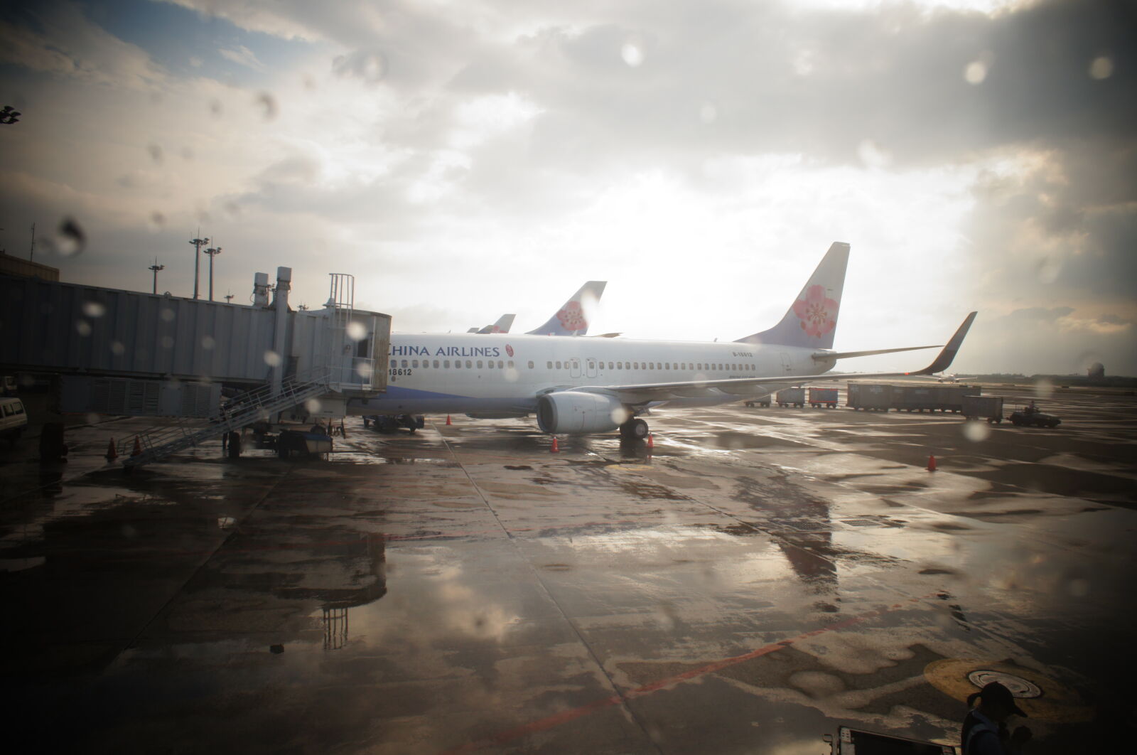 Sony E 16mm F2.8 sample photo. Airplane, airport, rain, raindrop photography