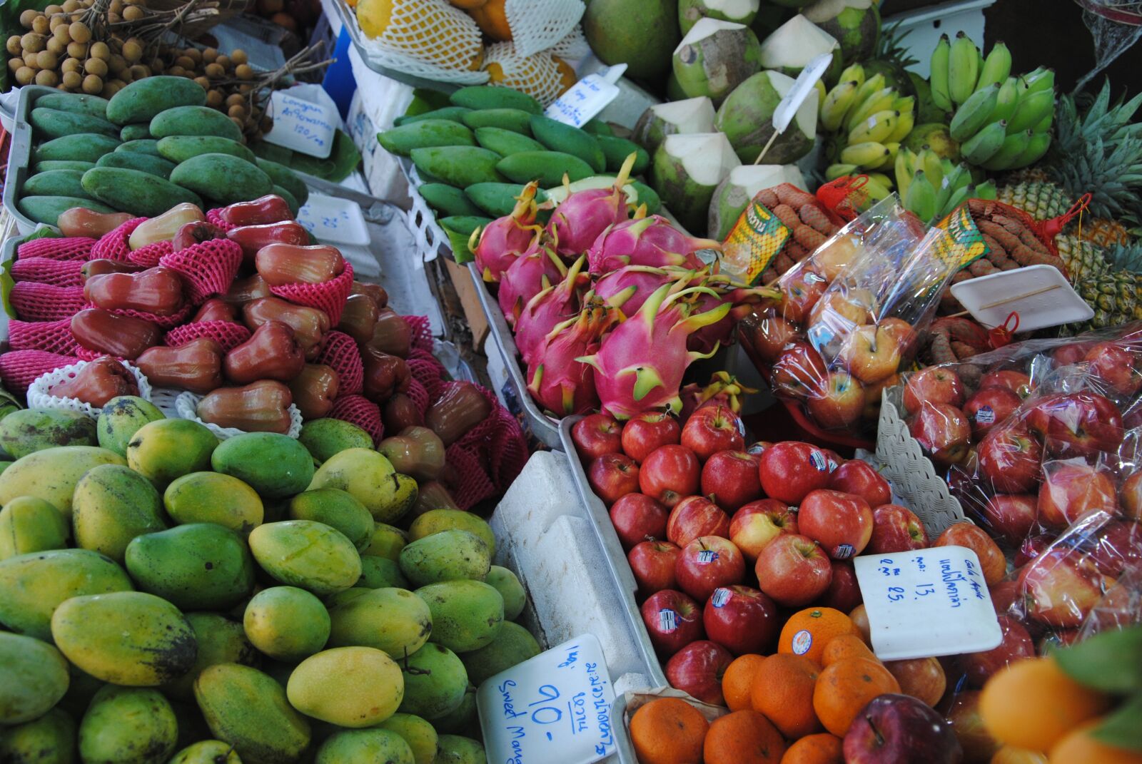 Nikon D3000 sample photo. Market, fruits, fruit photography