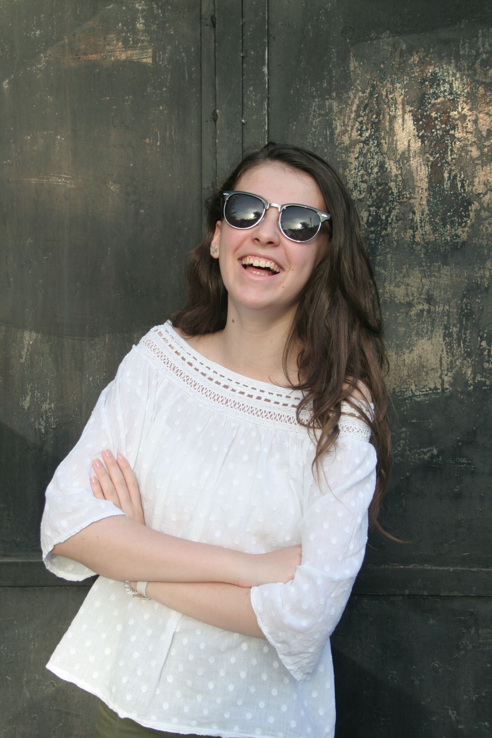 Canon EOS 350D (EOS Digital Rebel XT / EOS Kiss Digital N) sample photo. Smile, girl, sunglasses photography