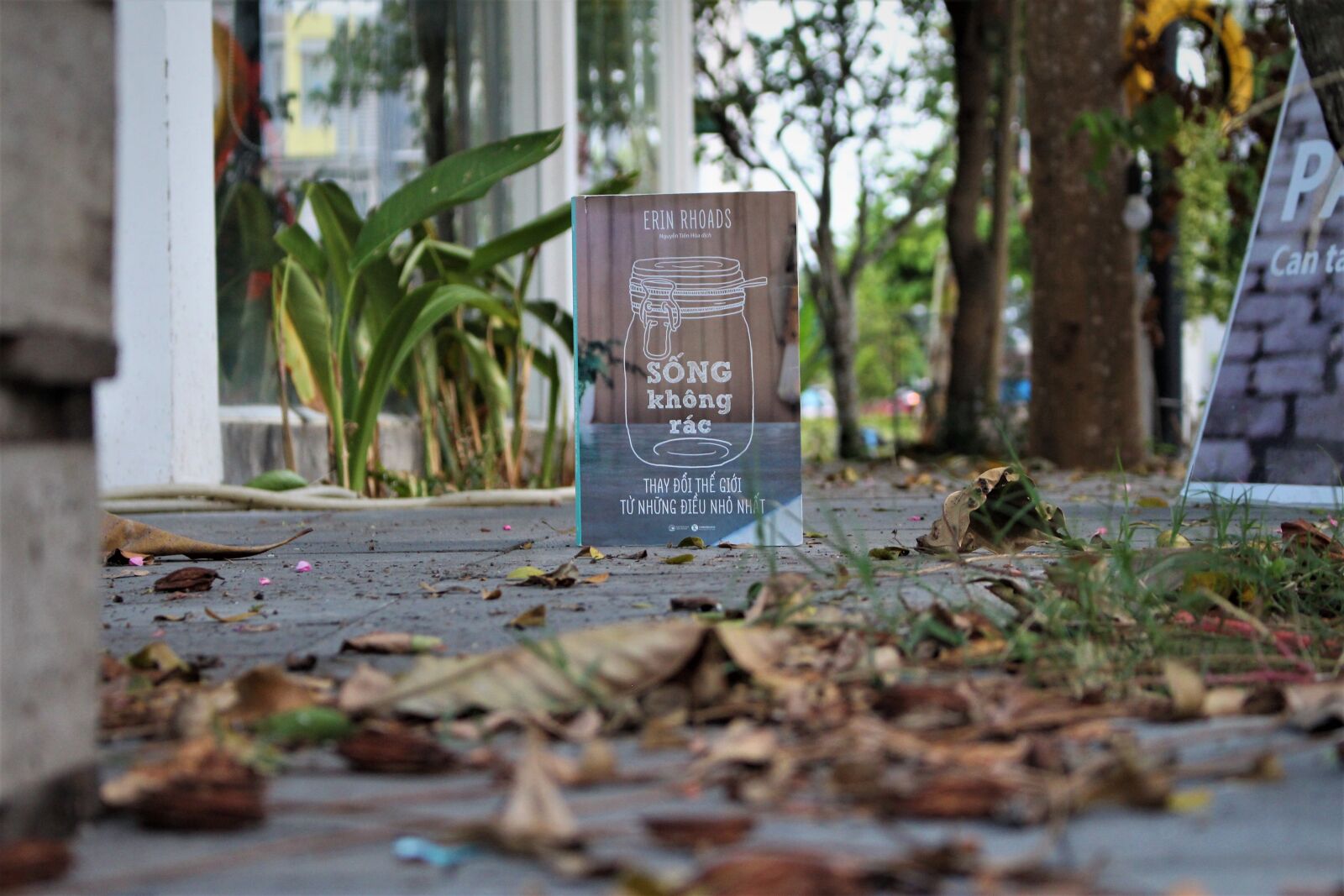 Canon EOS 700D (EOS Rebel T5i / EOS Kiss X7i) sample photo. Book, dried leaves, vintage photography