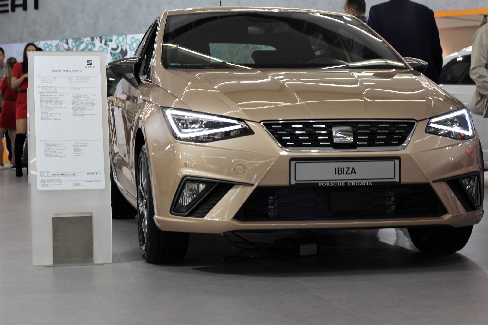 Canon EOS 600D (Rebel EOS T3i / EOS Kiss X5) + Canon EF 50mm F1.8 II sample photo. Car, seat ibiza, auto photography