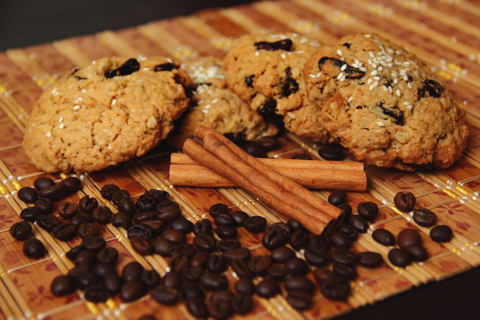 Canon EOS 1200D (EOS Rebel T5 / EOS Kiss X70 / EOS Hi) sample photo. Coffee, chocolate, grains photography