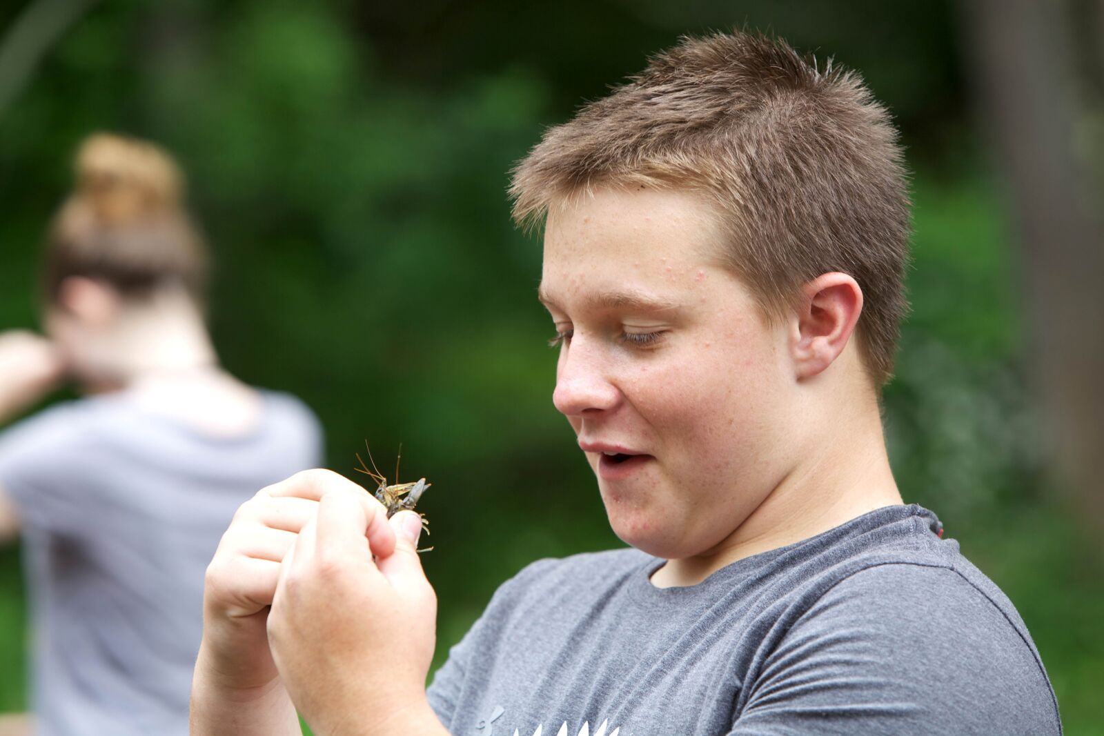 Canon EOS 5D Mark II sample photo. Teen, boy, holds, crayfish photography