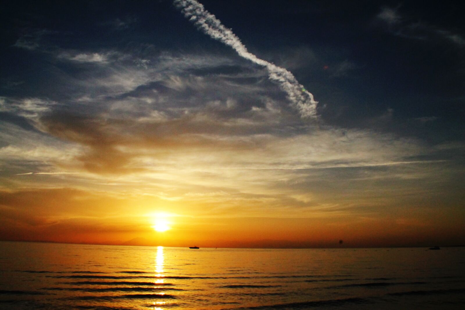 Canon EOS 1100D (EOS Rebel T3 / EOS Kiss X50) sample photo. Sunset, sea, star photography