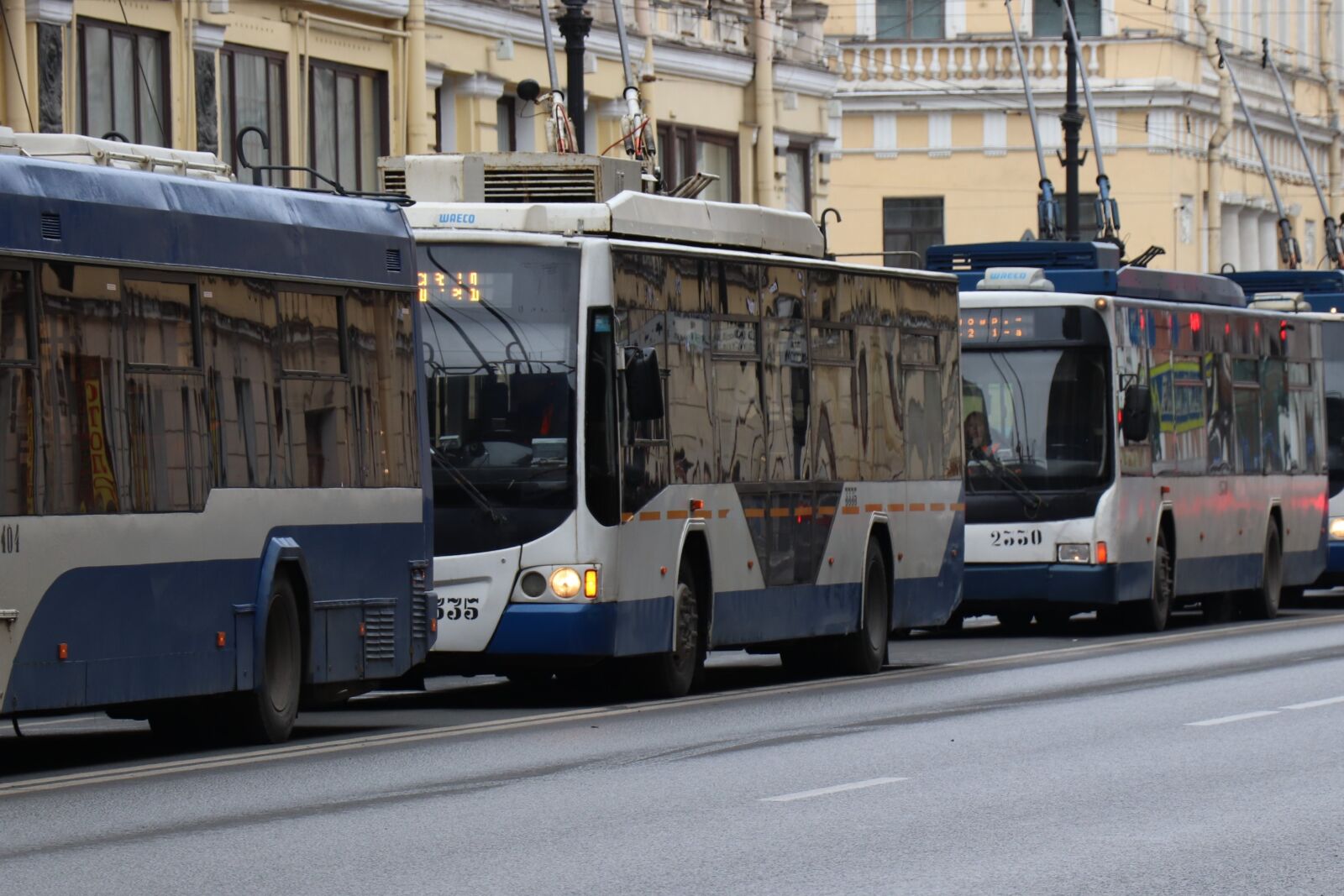 Canon EOS 77D (EOS 9000D / EOS 770D) sample photo. City, trolley bus, russia photography