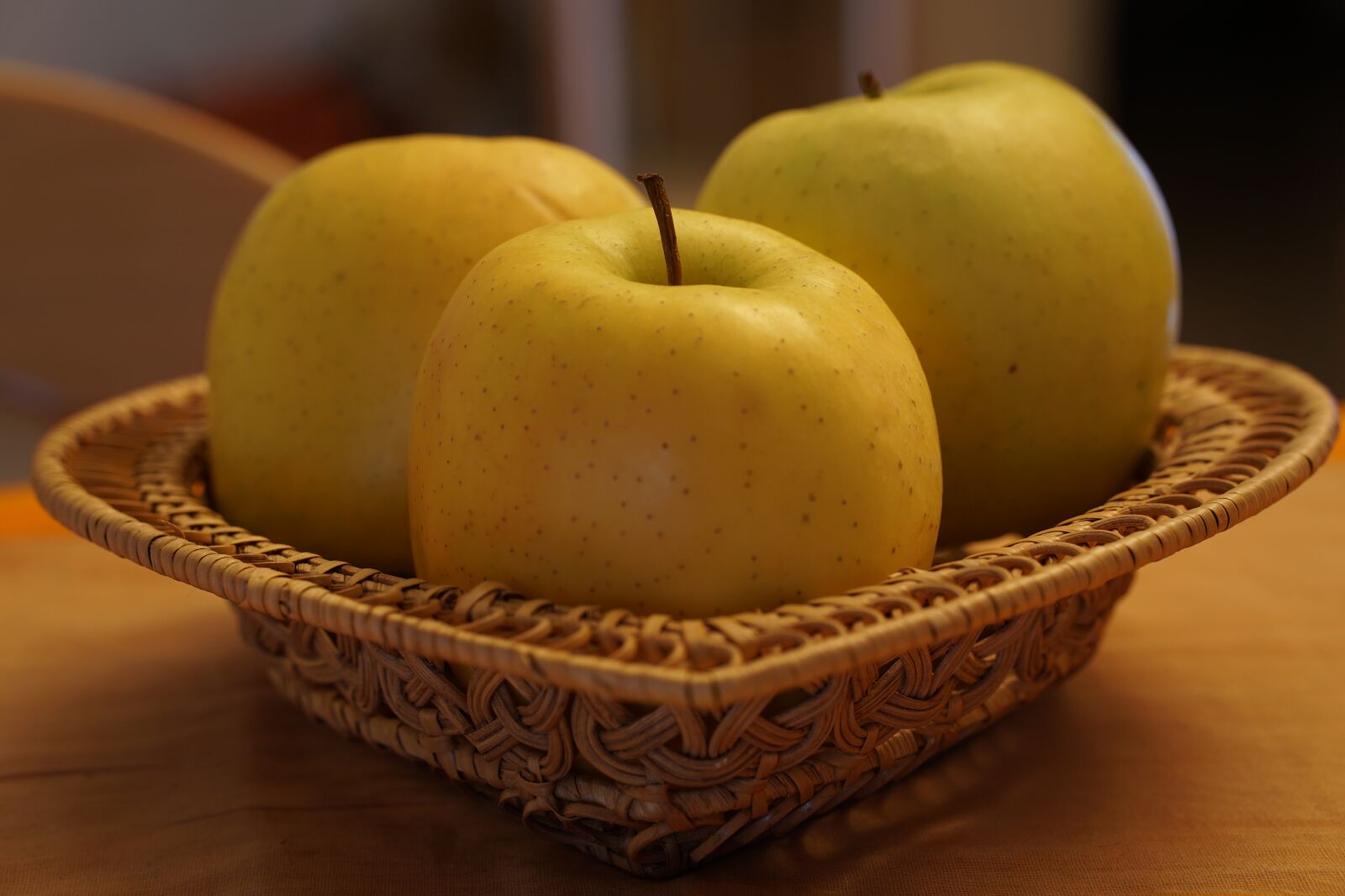 Sony a6500 sample photo. Apples, apple, yellow photography