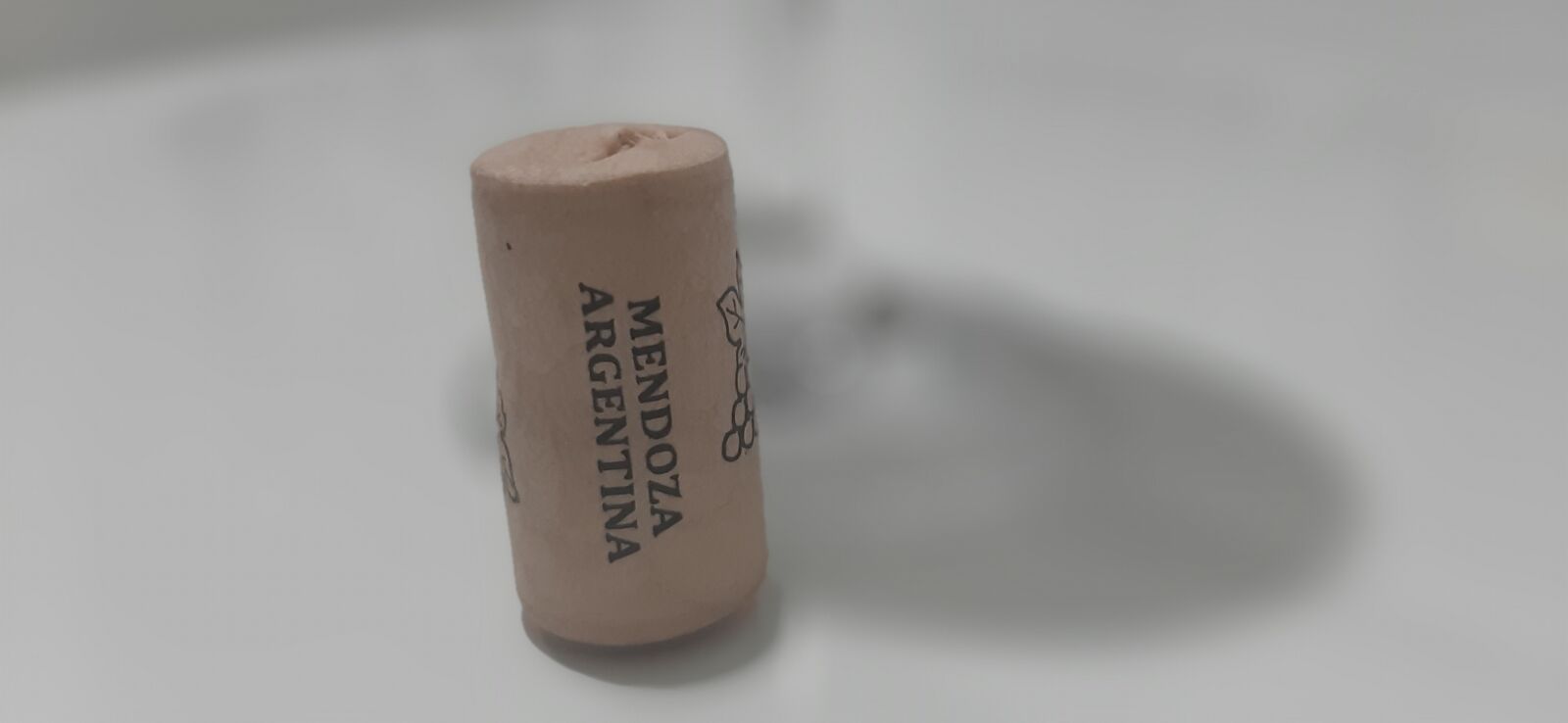 Samsung Galaxy A50 sample photo. Rolha, vinho, merlot photography