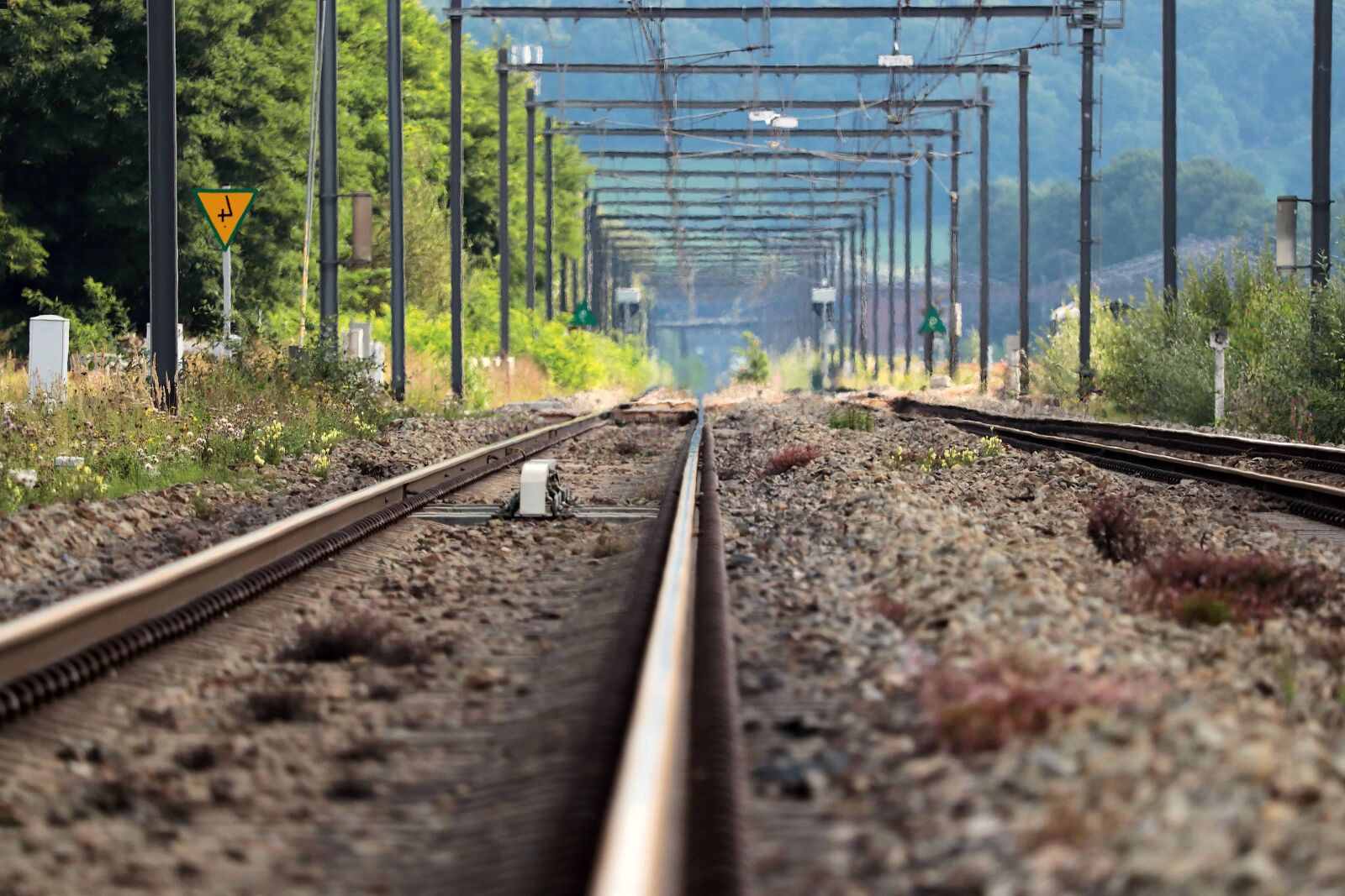 Canon EOS 80D sample photo. Gravel, train, railway, road photography