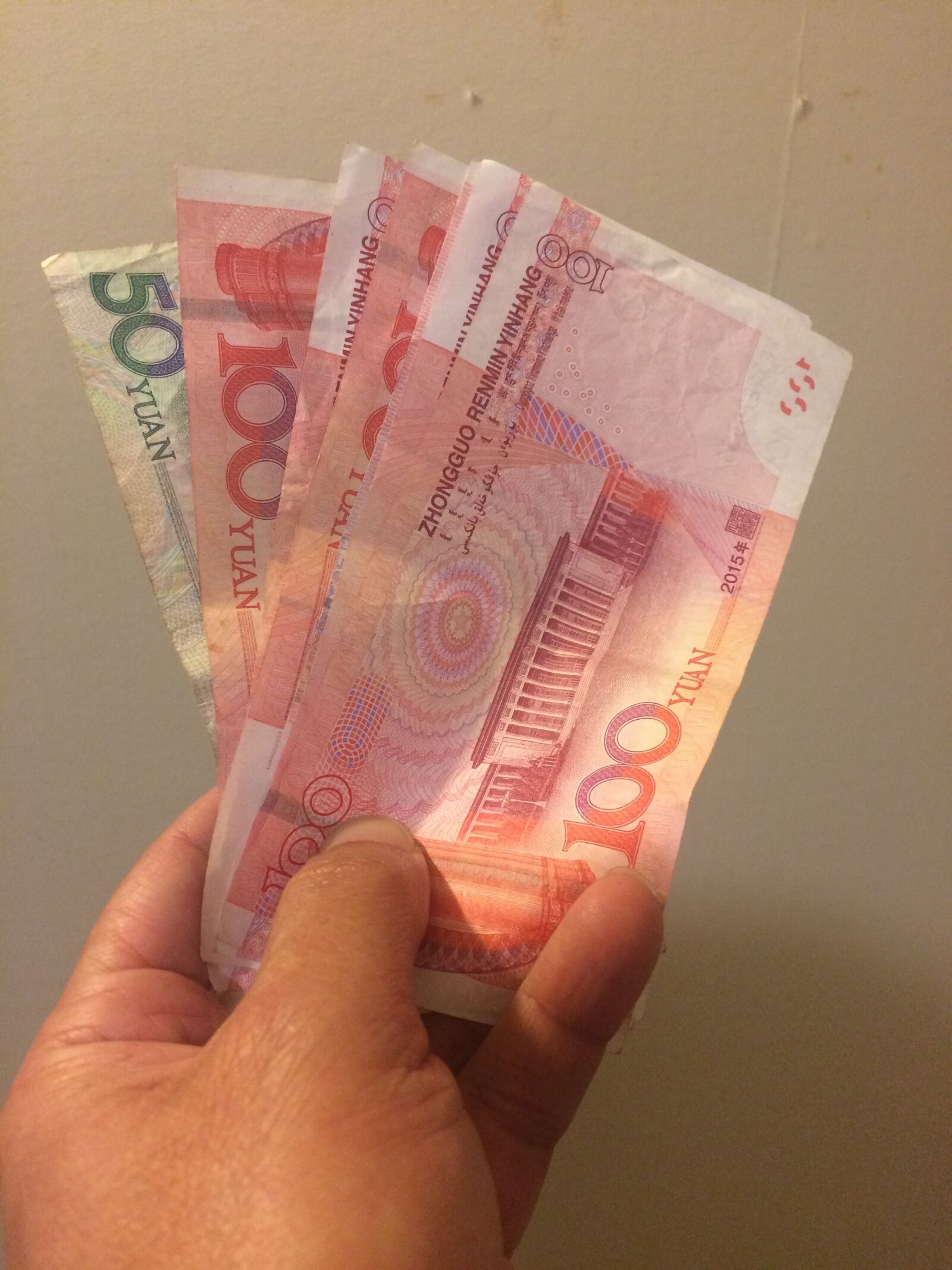 iPhone 5s back camera 4.15mm f/2.2 sample photo. Renminbi, cash, cash payment photography