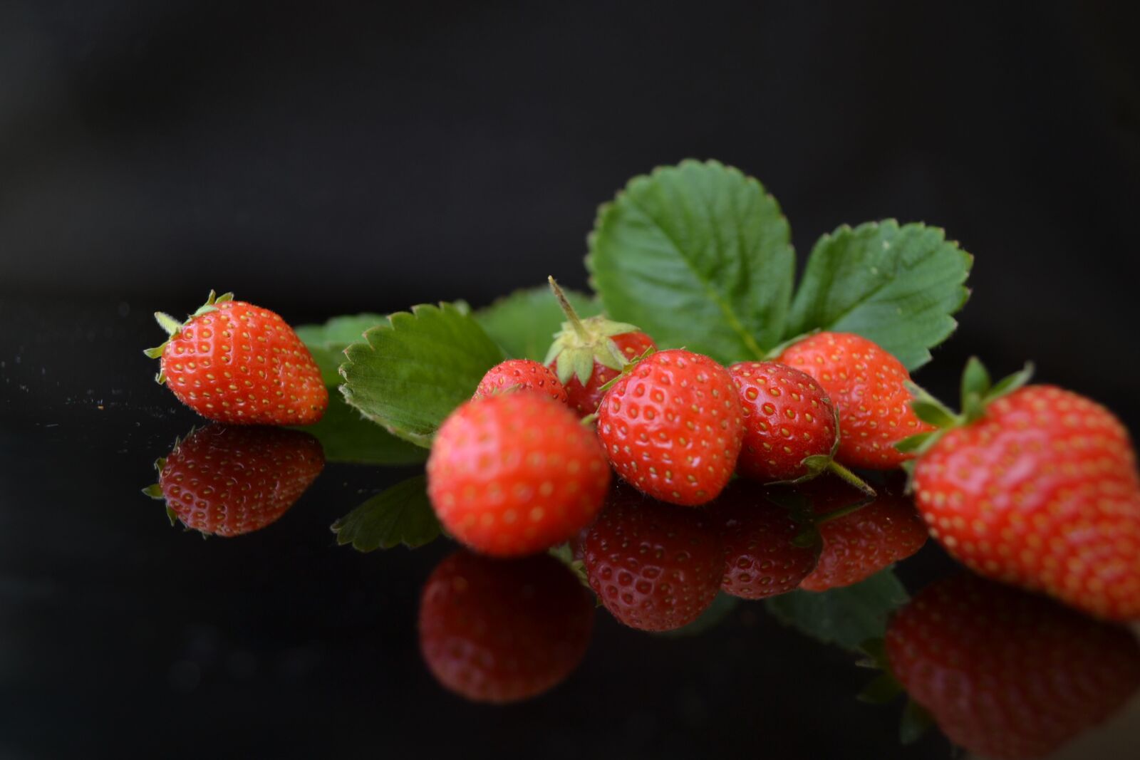 Nikon D3100 sample photo. Strawberries, fruit, meal photography
