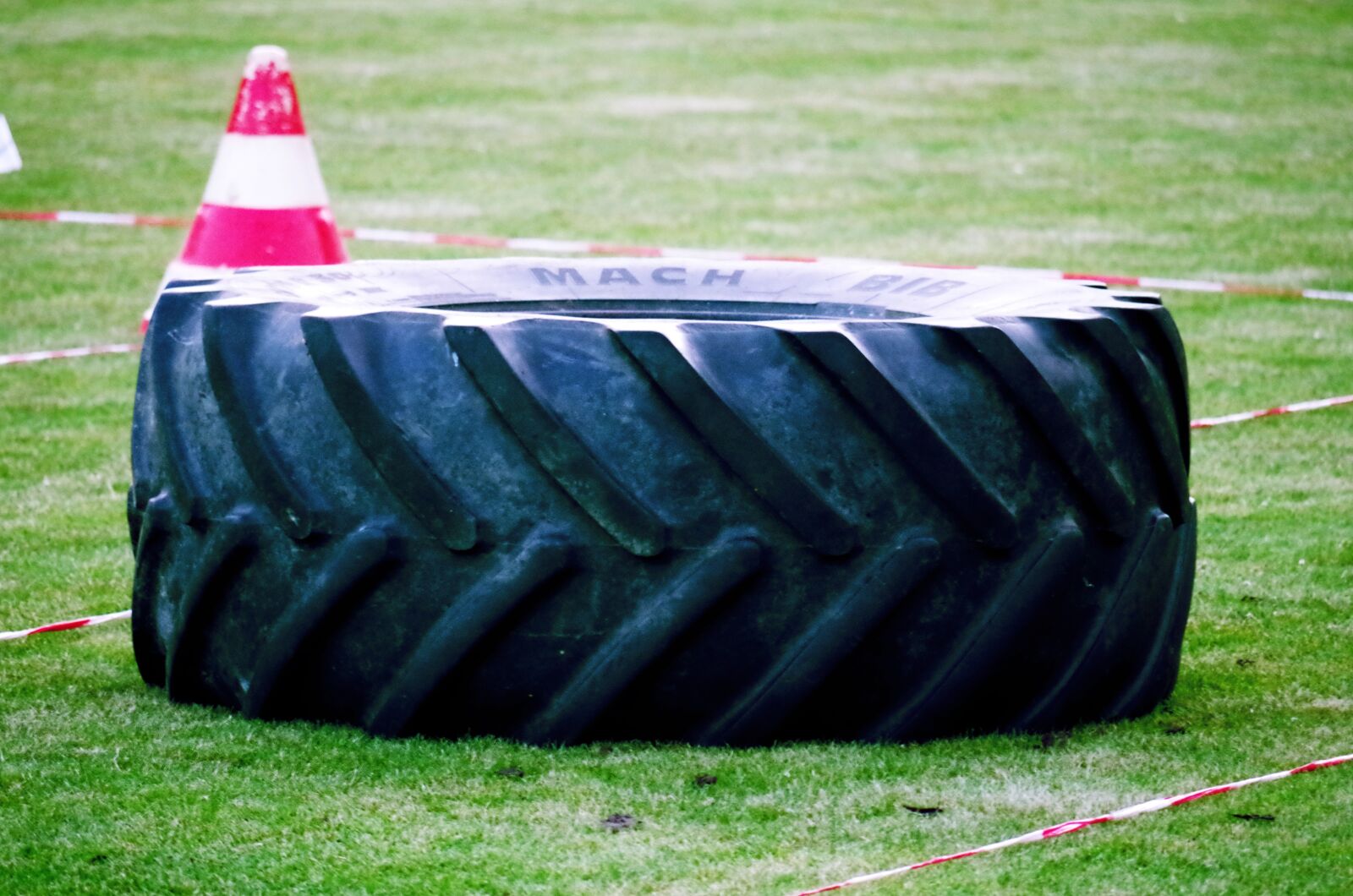 Pentax K-500 sample photo. Wheel, tire, united photography