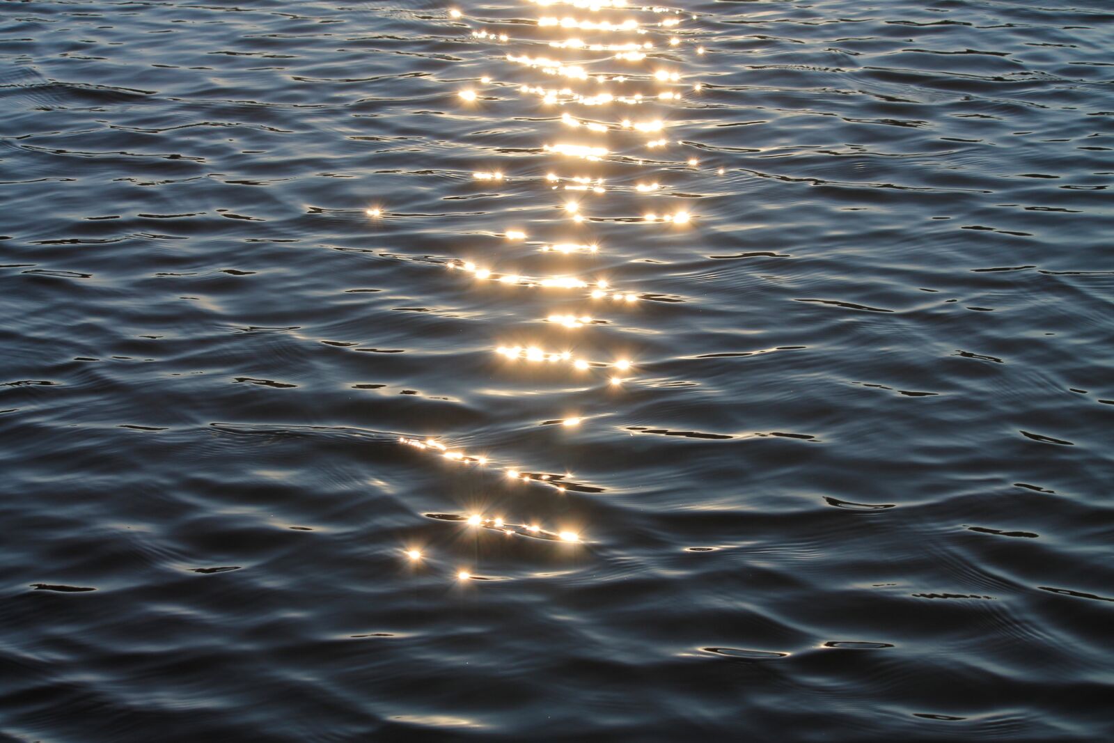 Canon EOS 1100D (EOS Rebel T3 / EOS Kiss X50) sample photo. Lake, water, mirror photography