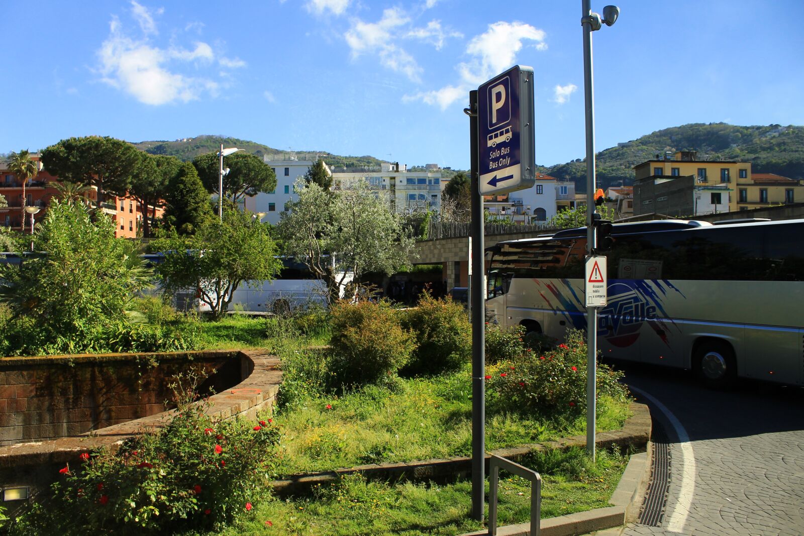 Canon EOS 1100D (EOS Rebel T3 / EOS Kiss X50) sample photo. Sorrento, cityscape, signboard photography