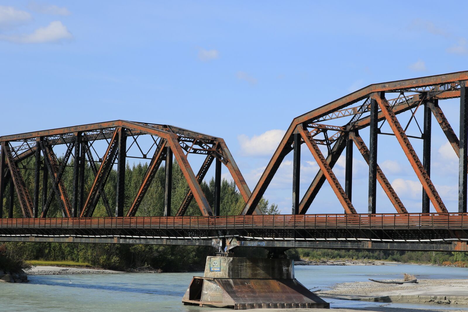Canon EOS 7D Mark II sample photo. Bridge, river, rust photography