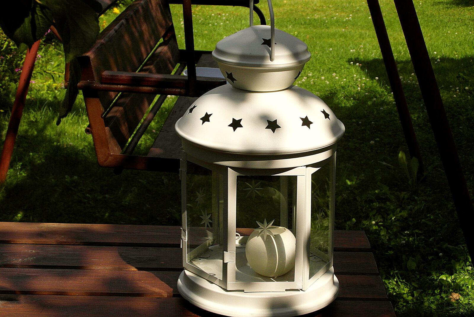 Samsung WB750 sample photo. A shining lamp, lantern photography