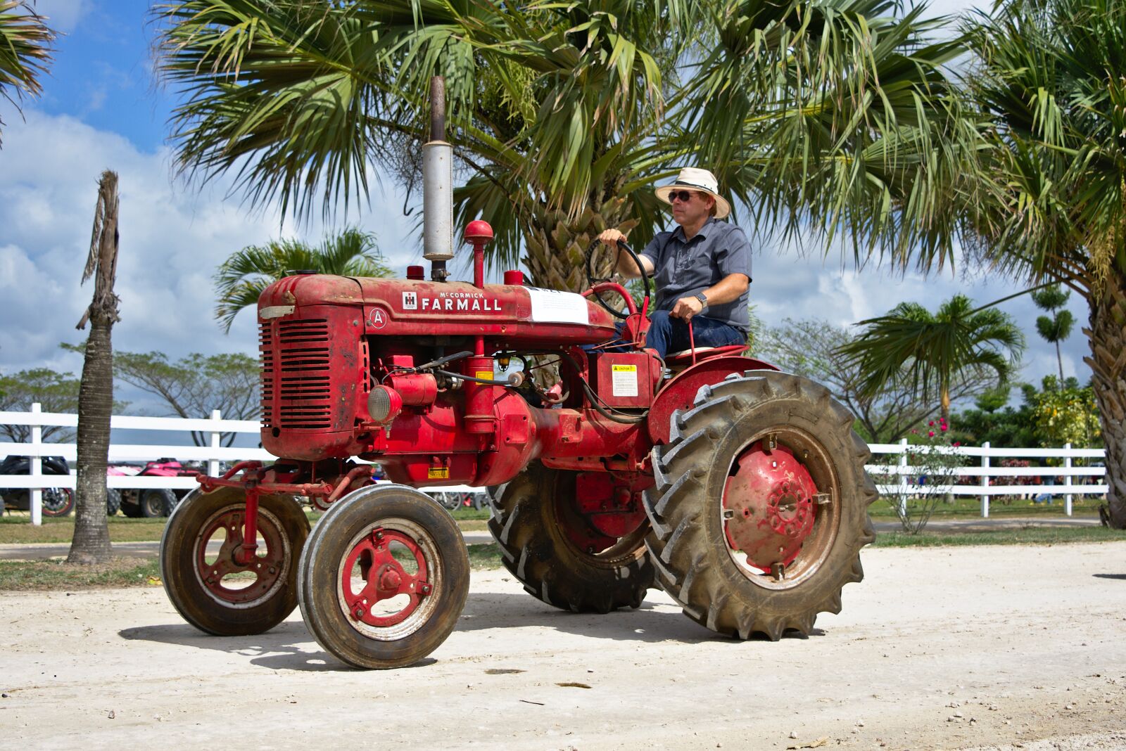 Nikon D7200 sample photo. Farmer, shifting, tractor photography