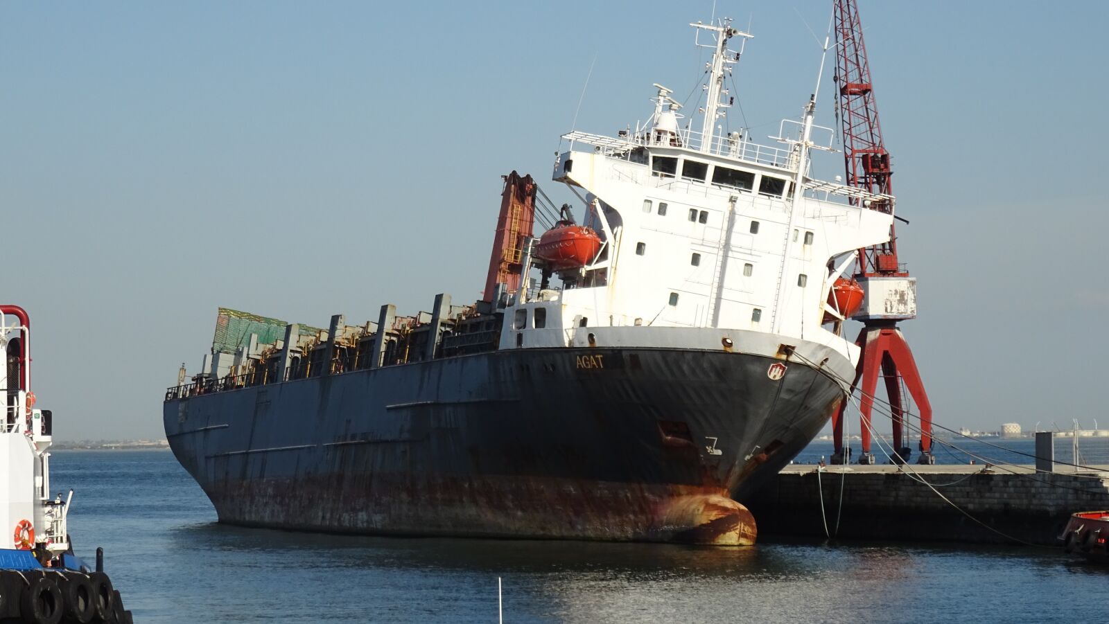 Sony DSC-HX60 sample photo. Port, docks, ship photography