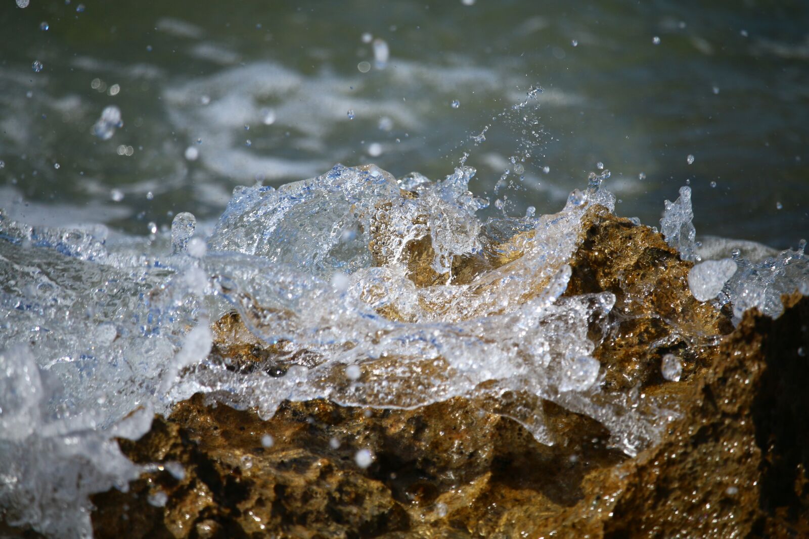 Canon EOS 70D + Canon EF-S 55-250mm F4-5.6 IS STM sample photo. Water, sea, by the photography