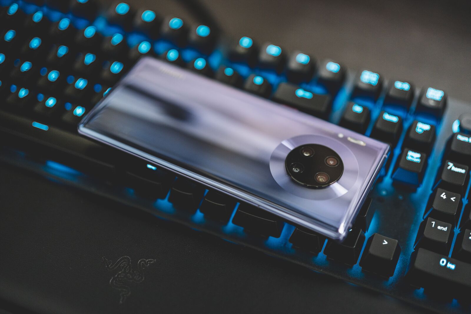 Sony a7 III + Sony Planar T* FE 50mm F1.4 ZA sample photo. Handphone, phone, technology photography