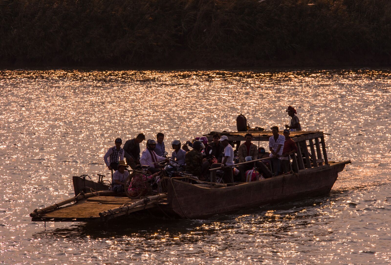 Canon EOS 7D Mark II sample photo. Mekong river, ferry, river photography