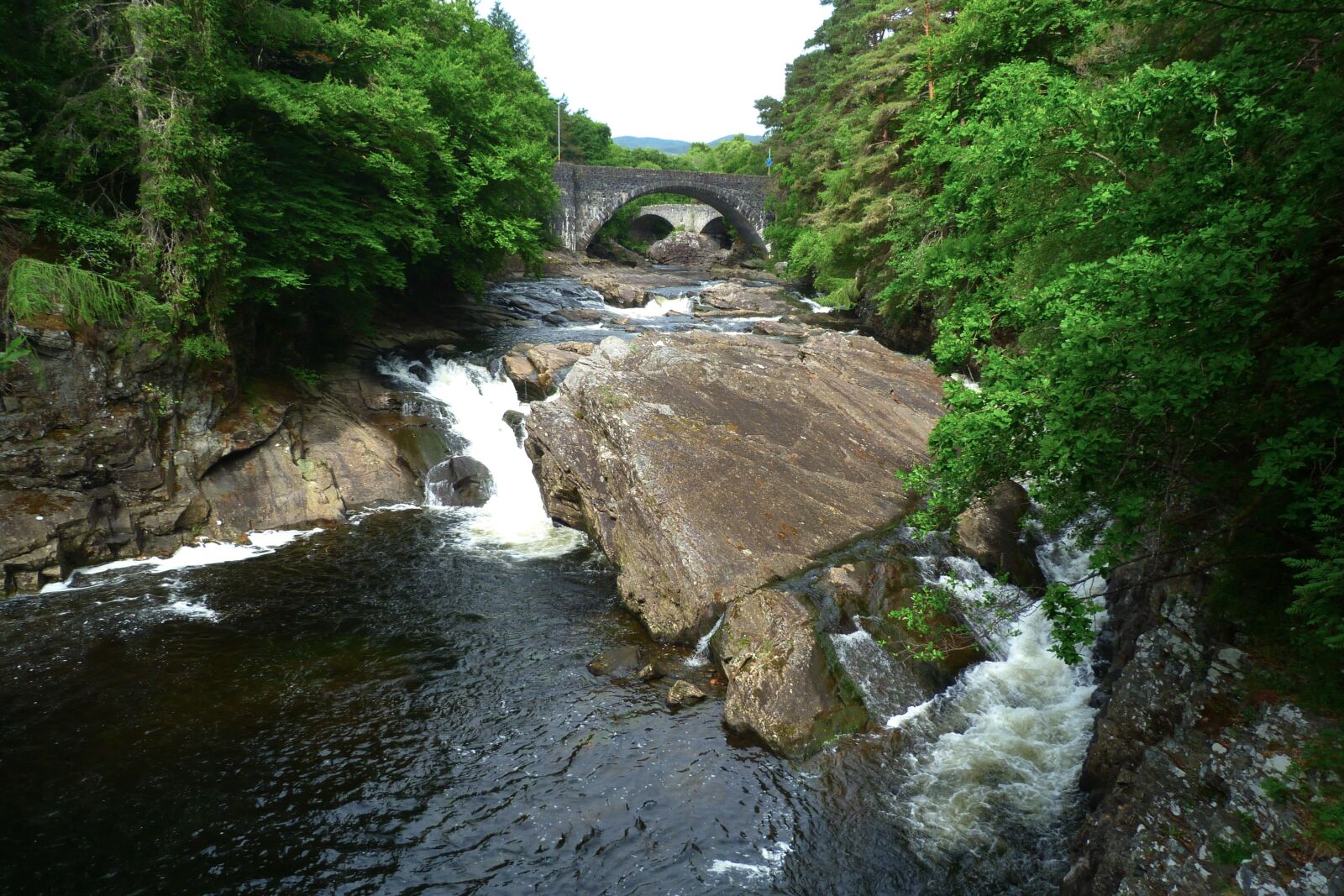 Panasonic Lumix DMC-FZ40 (Lumix DMC-FZ45) sample photo. Bridge, river, rocks photography