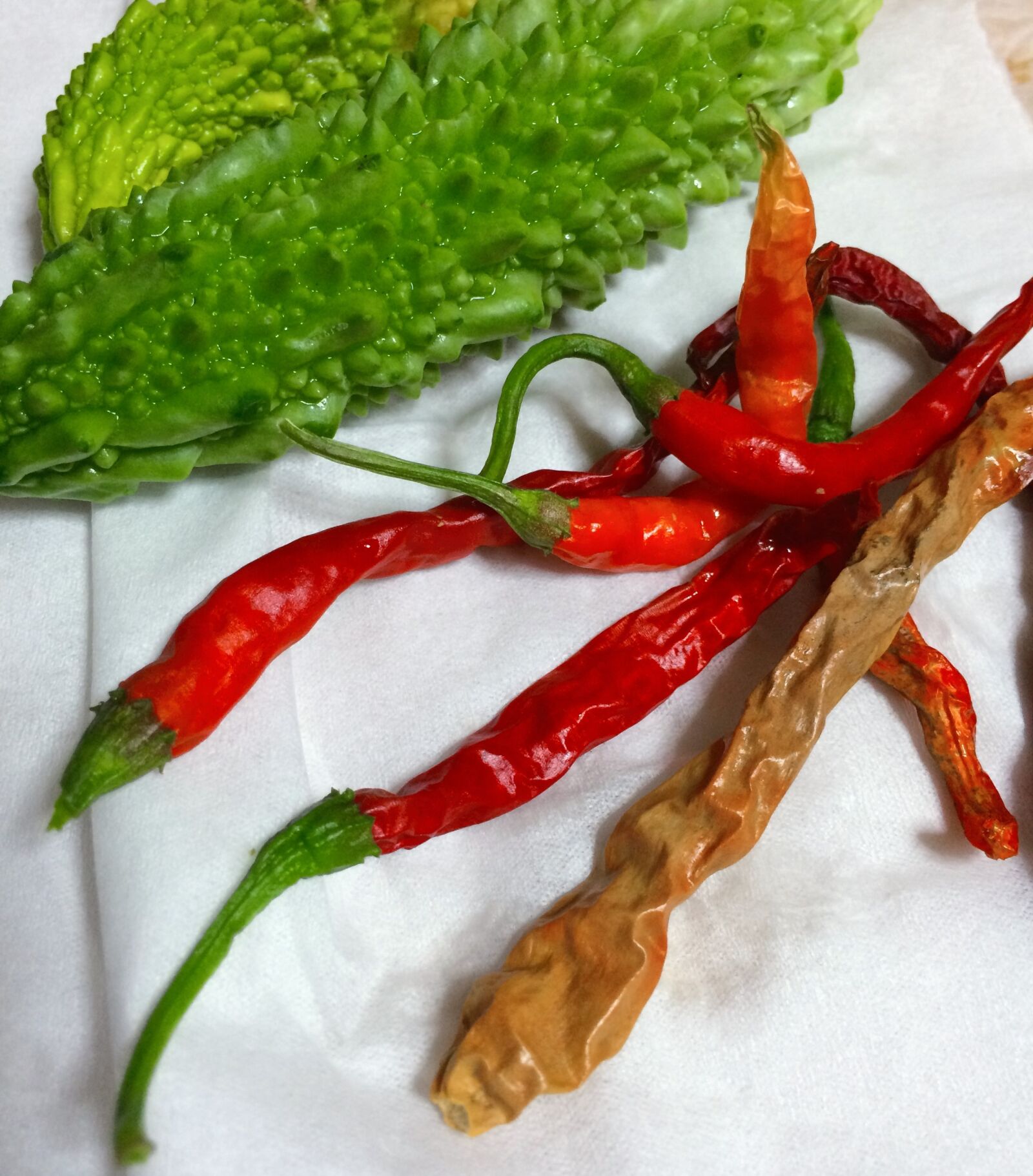 iPhone 5s back camera 4.15mm f/2.2 sample photo. Chili pepper, gouya, vegetables photography