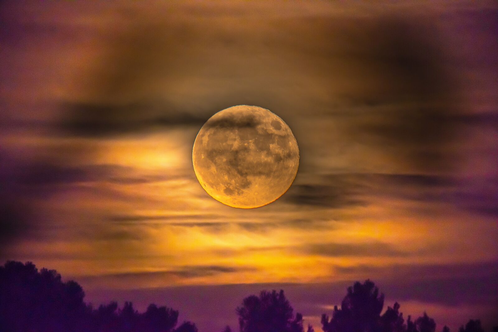 Tamron SP 150-600mm F5-6.3 Di VC USD sample photo. Moon, clouds, sky photography