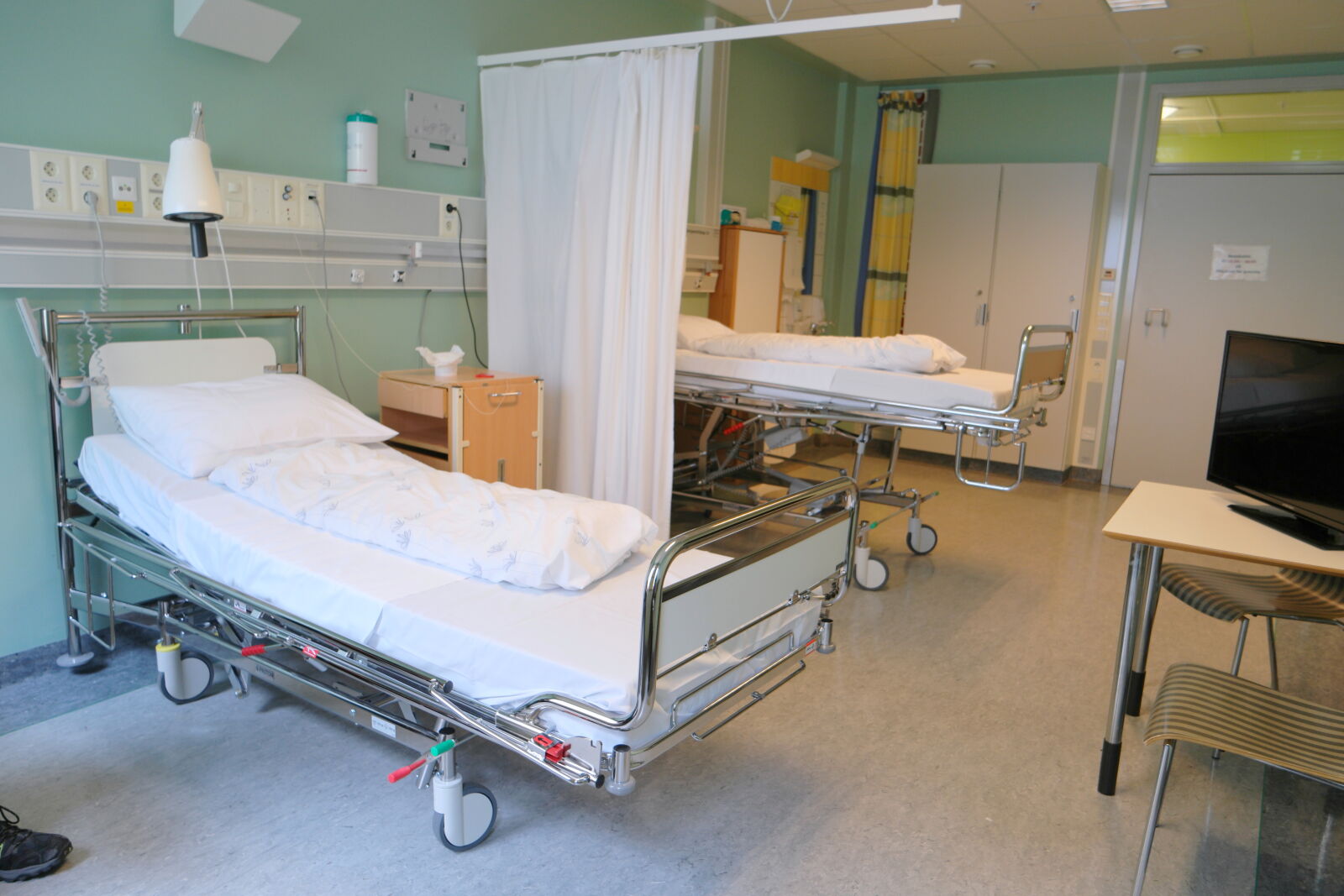 Samsung NX500 sample photo. Doctor, hospital, hospital, bed photography