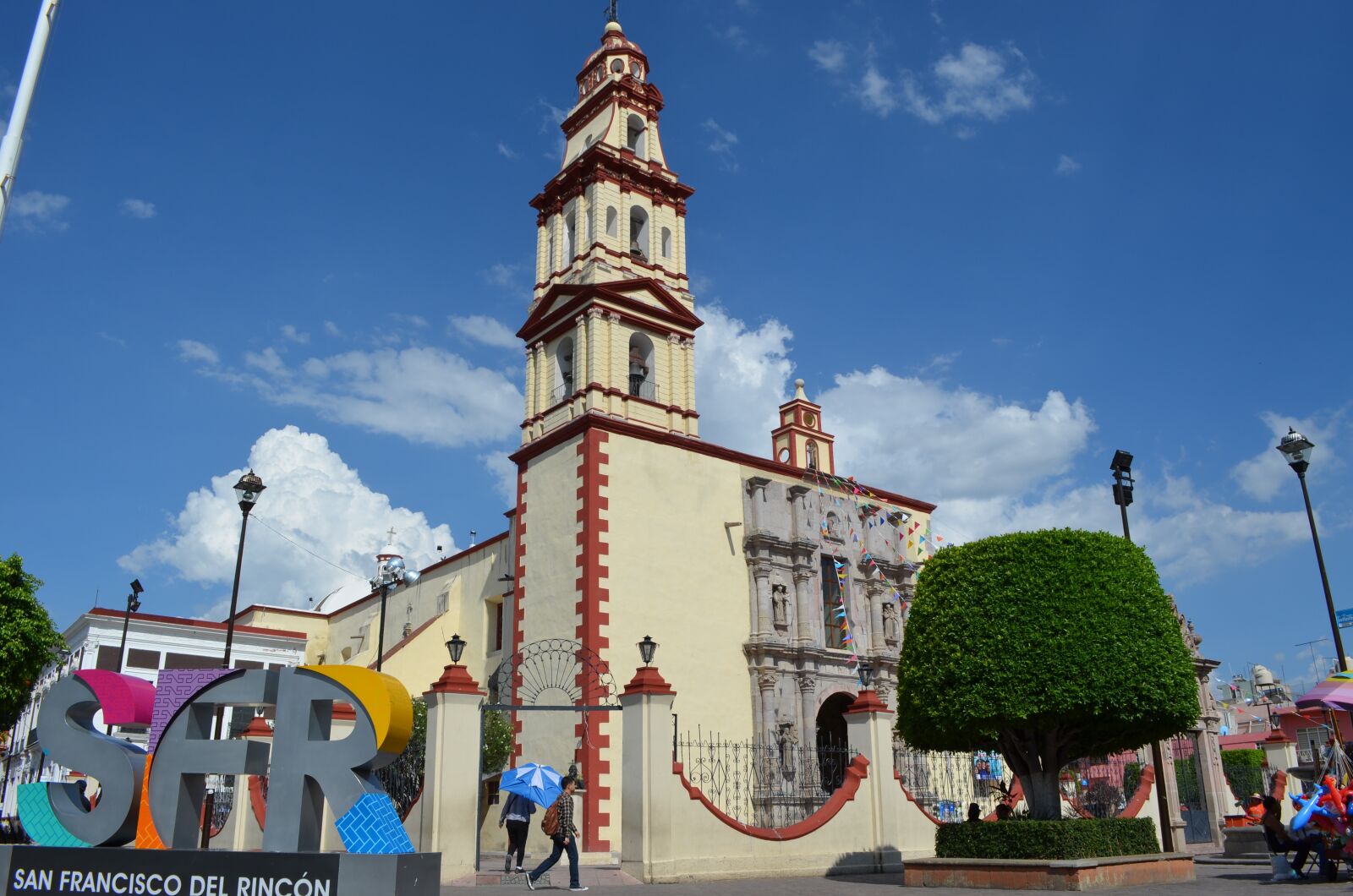 Nikon D5100 sample photo. Cathedral, people, church photography