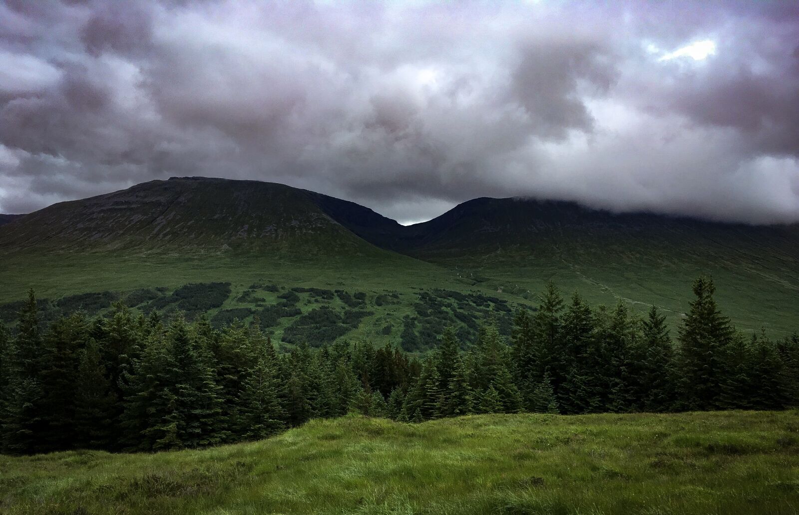 iPhone SE back camera 4.15mm f/2.2 sample photo. Scotland, hiking, landscape photography