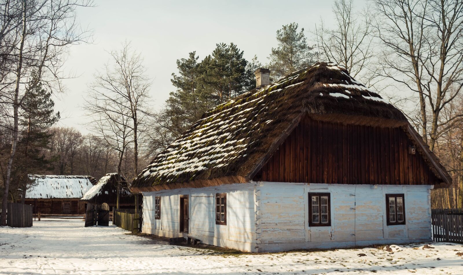Canon EOS 700D (EOS Rebel T5i / EOS Kiss X7i) sample photo. Cottage, winter, old cottage photography