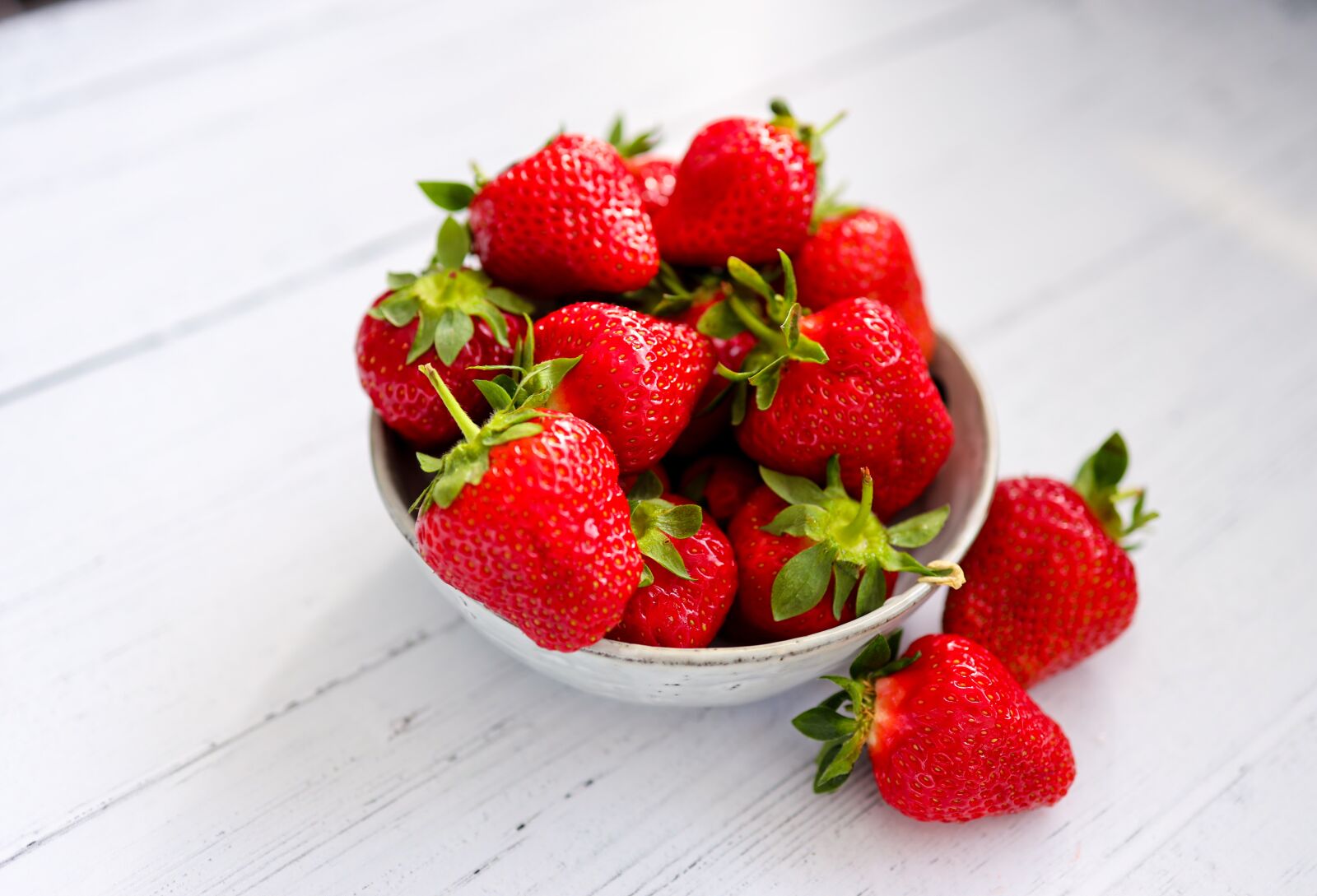 Canon RF 35mm F1.8 IS STM Macro sample photo. Strawberry, fruits, strawberries photography