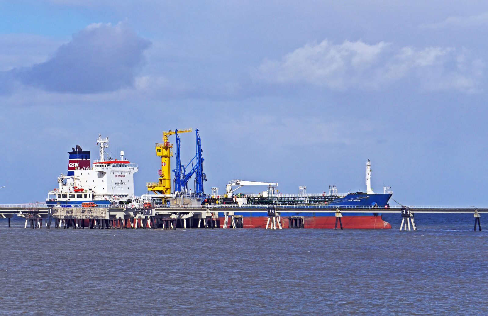 Panasonic Lumix DMC-GH3 sample photo. Wilhelmshaven, sea bridge, tanker photography