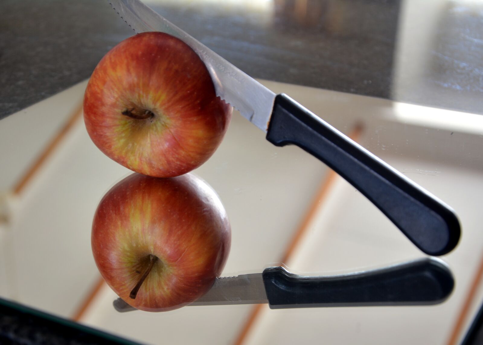 Nikon D5200 sample photo. Apple, fruit, knife photography