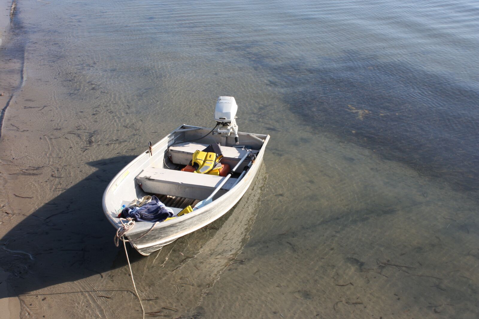 Canon EOS 1000D (EOS Digital Rebel XS / EOS Kiss F) sample photo. Boat, shore, sea photography