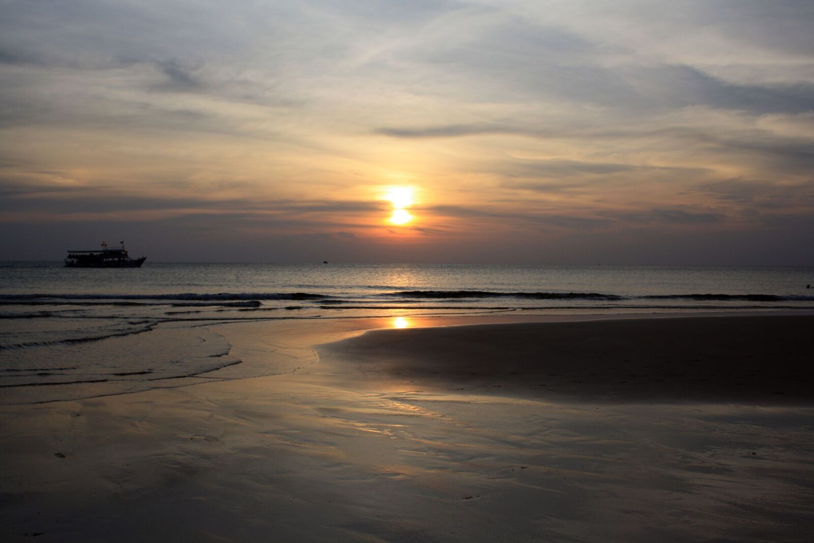 Canon EOS 1000D (EOS Digital Rebel XS / EOS Kiss F) sample photo. Sunset, kho chang, thailand photography
