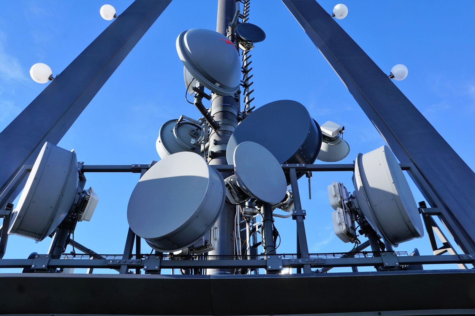 Sony ILCA-77M2 + Sony DT 16-50mm F2.8 SSM sample photo. Antenna, uetliberg, send photography
