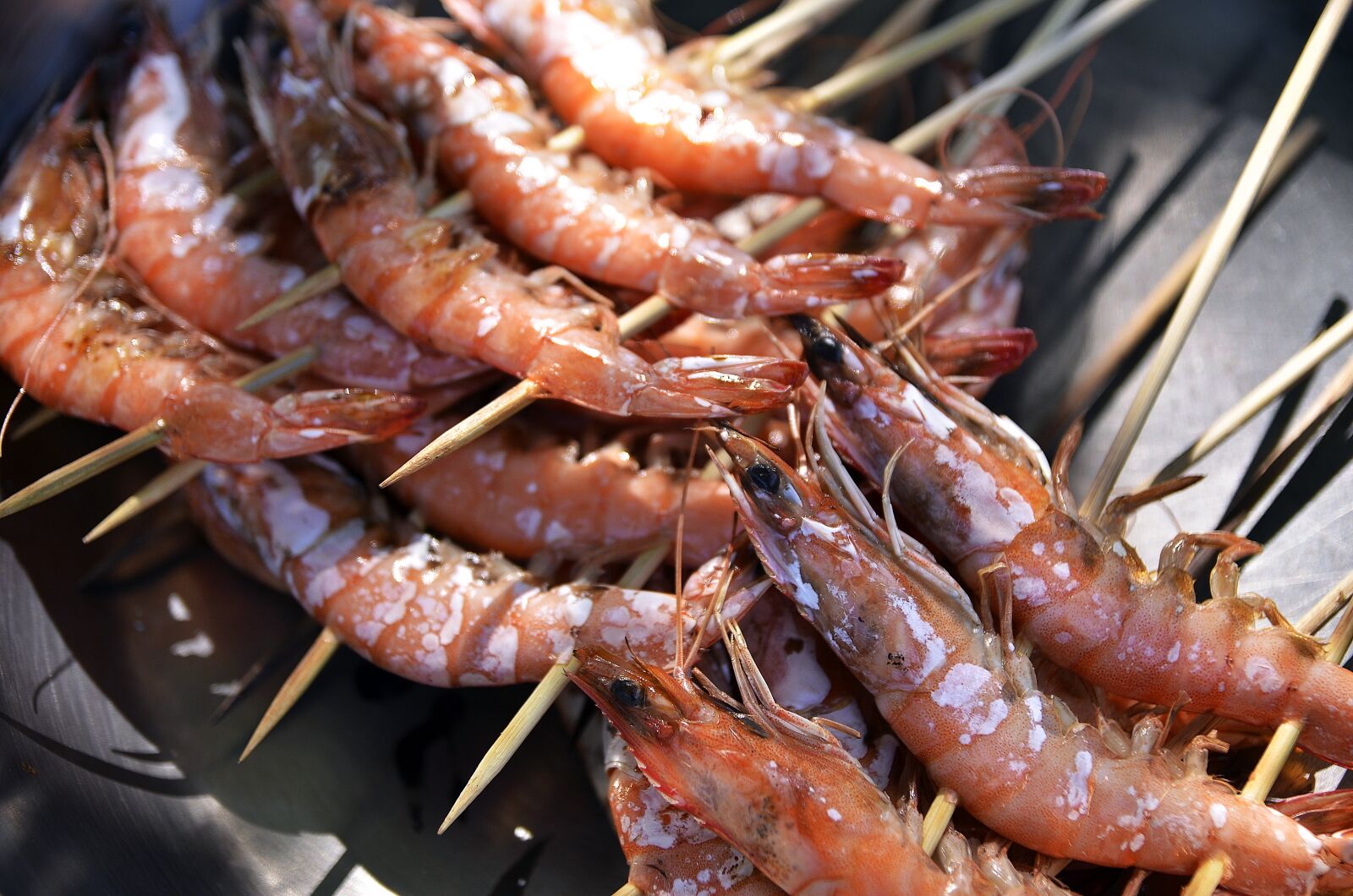 Nikon D7000 sample photo. Skewers, shrimps, seafood photography