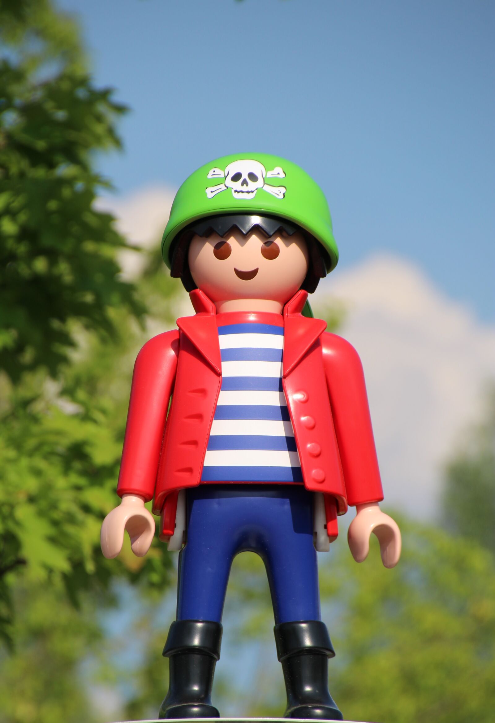 Canon EOS 1200D (EOS Rebel T5 / EOS Kiss X70 / EOS Hi) sample photo. Playmobil, sky, child photography