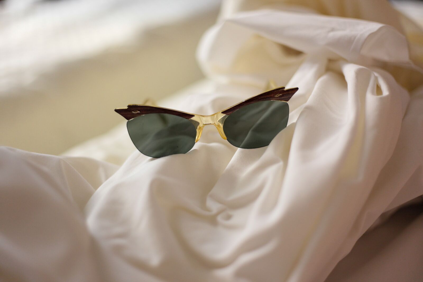 Canon EF 50mm F1.8 II sample photo. Sunglasses, cloth, vacations photography