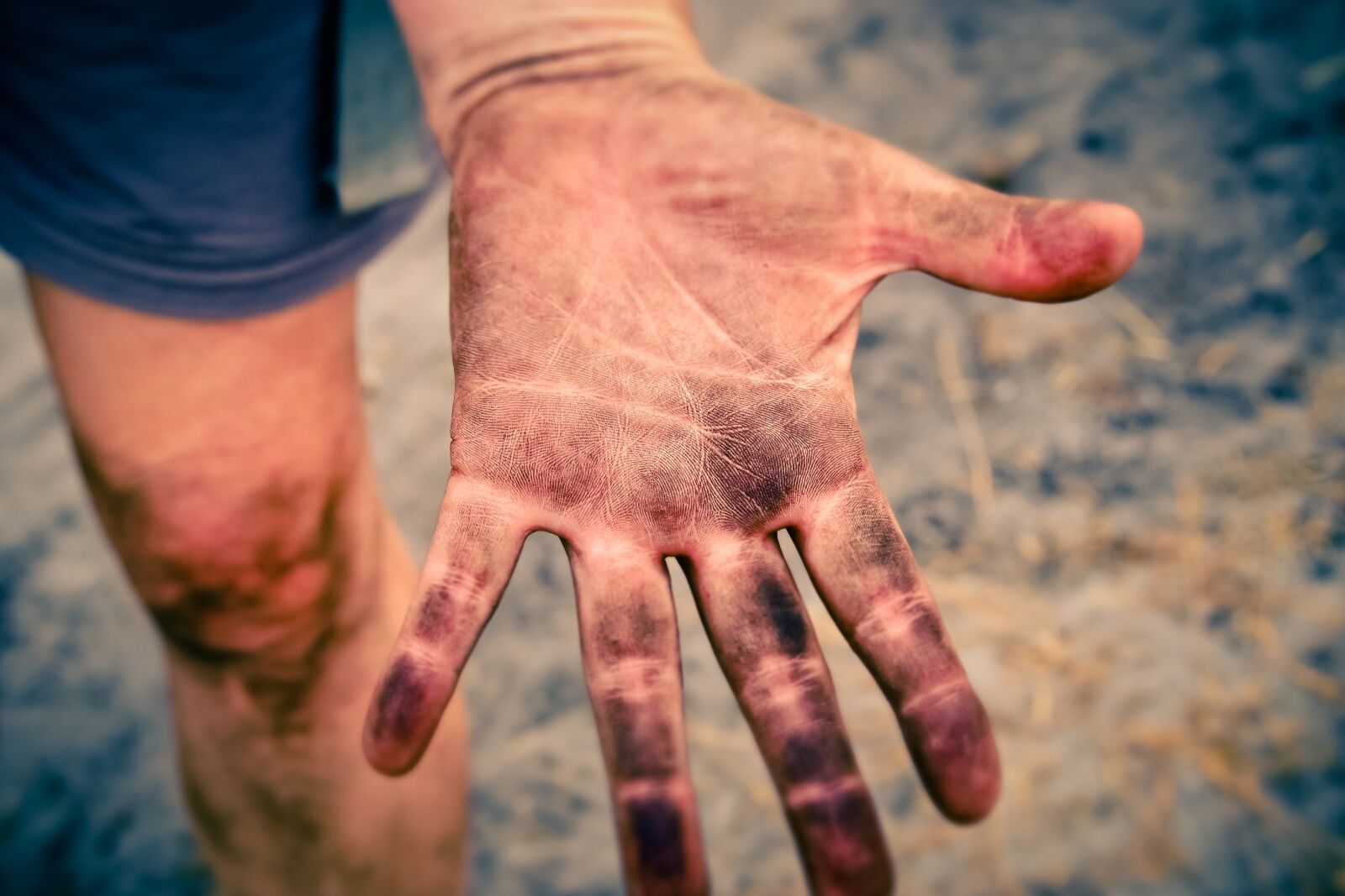 Olympus OM-D E-M10 sample photo. Hand, fingers, skin photography