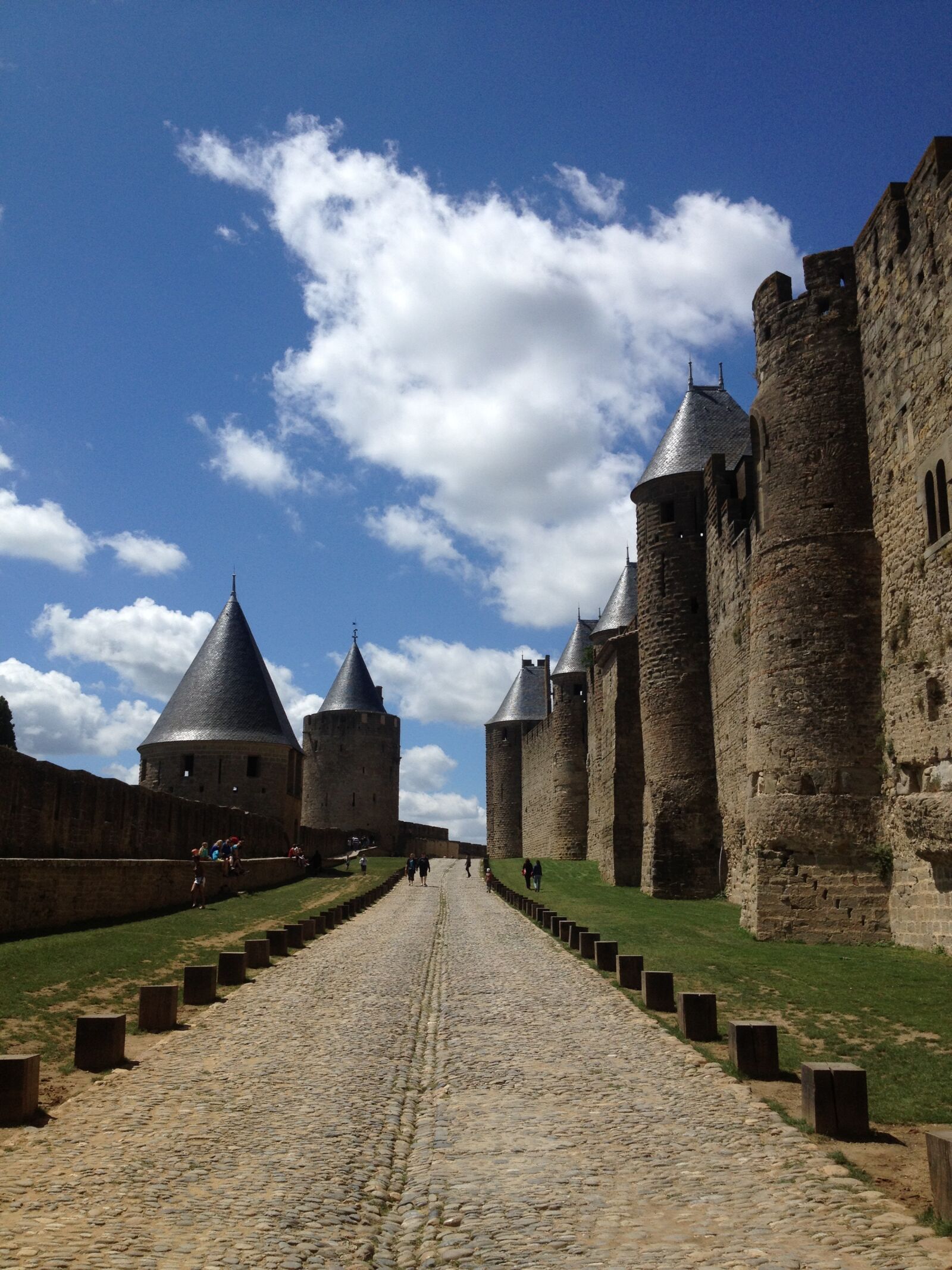 iPhone 4S back camera 4.28mm f/2.4 sample photo. Fortress, carcassonne, shite photography