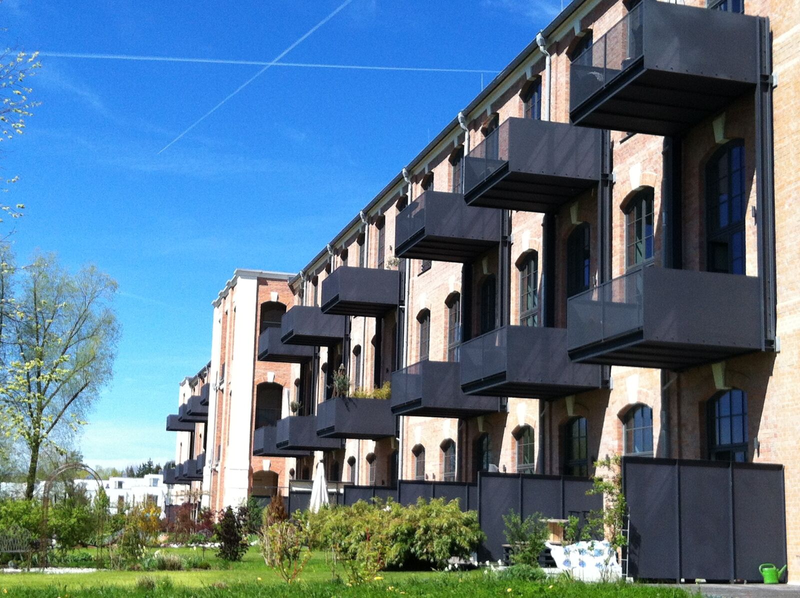Apple iPhone 4 sample photo. Building, architecture, facades photography