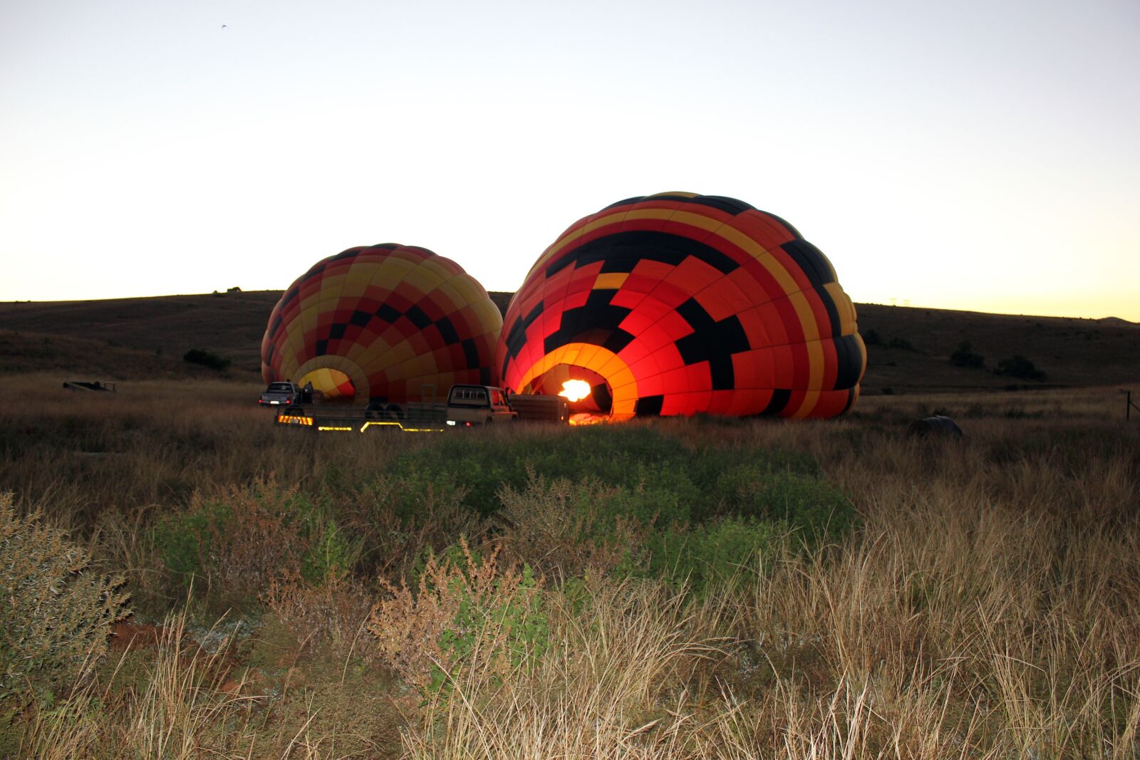 Canon EOS 550D (EOS Rebel T2i / EOS Kiss X4) sample photo. Hot air balloon, sunrise photography