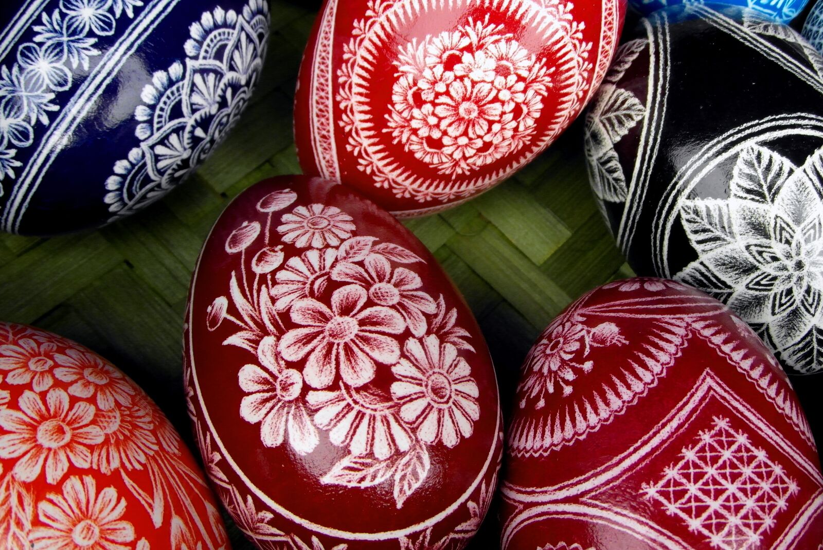 Samsung WB750 sample photo. Easter eggs, colorful, easter photography